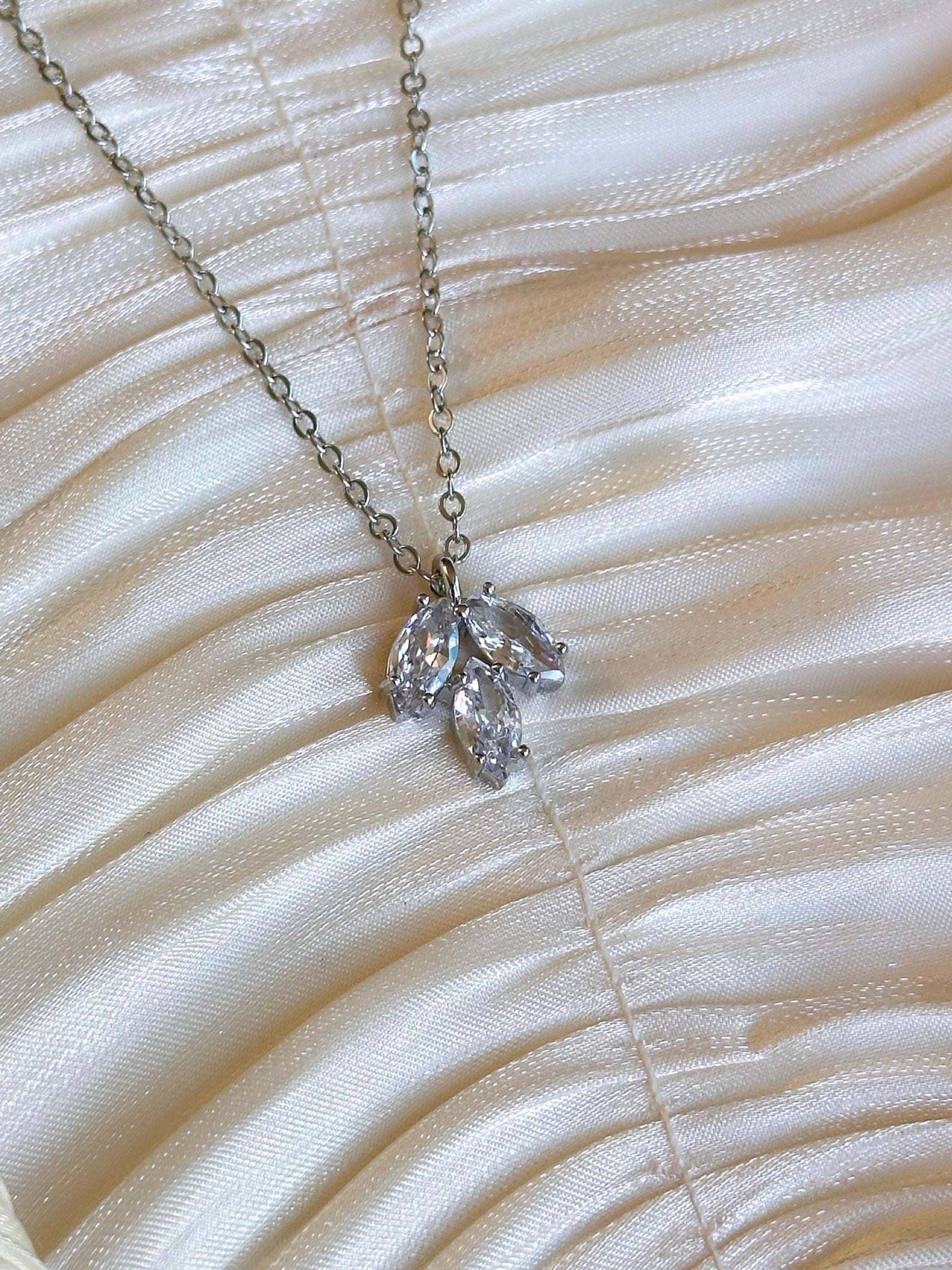LAUREL GAZE - NECKLACE (SILVER)