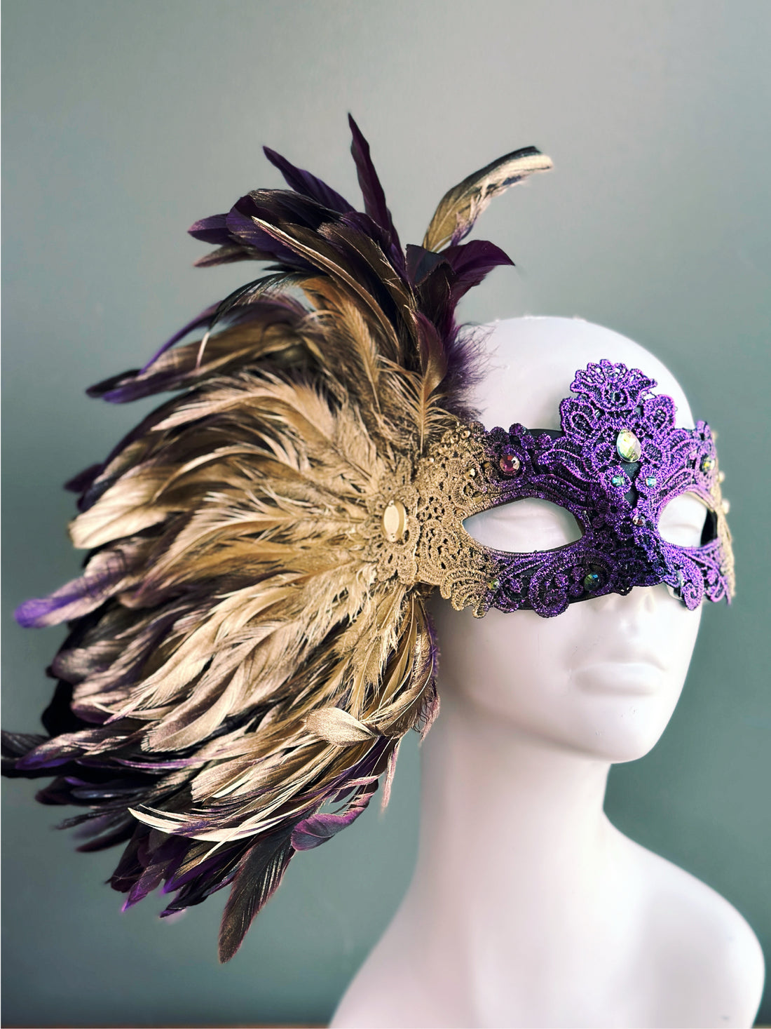 Royal Plume Feather Mask - Royal Reverie