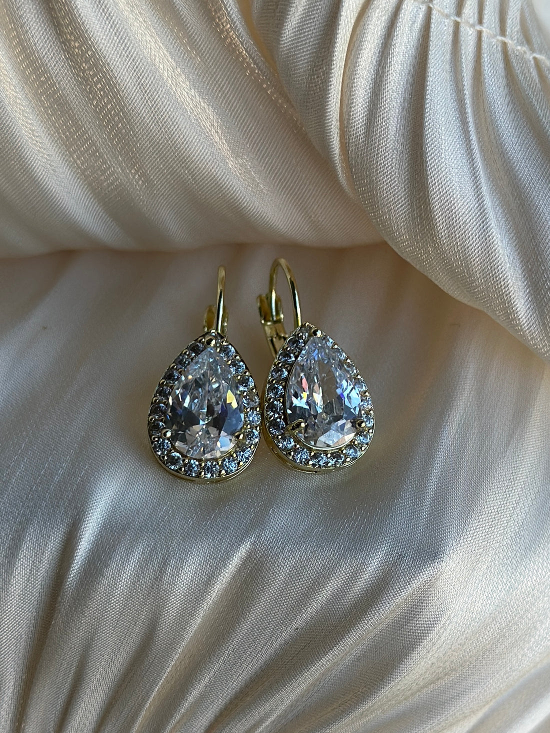 Starlume Teardrop Halo Earrings (Gold)