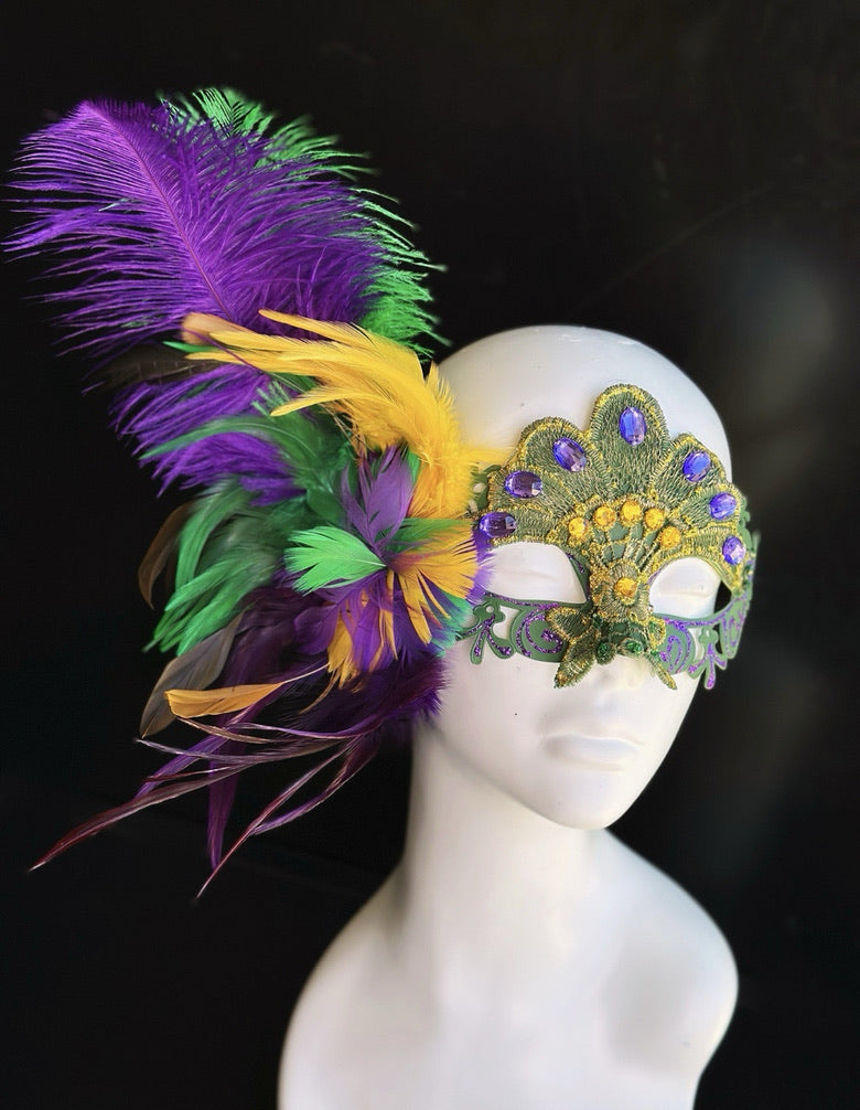 Royal Revelry – Mardi Gras Feather Masquerade Mask