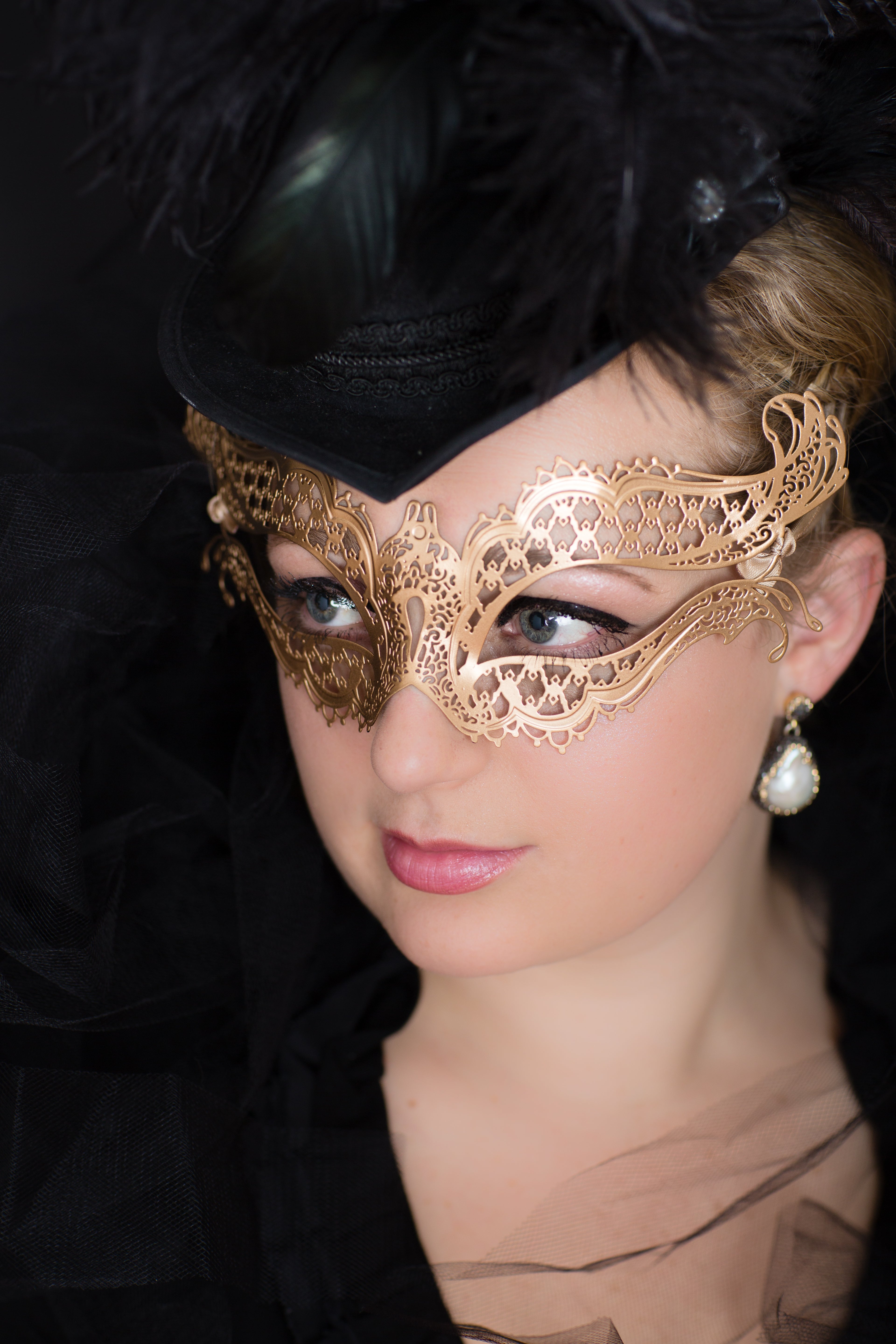 Katherine Mask - Gold