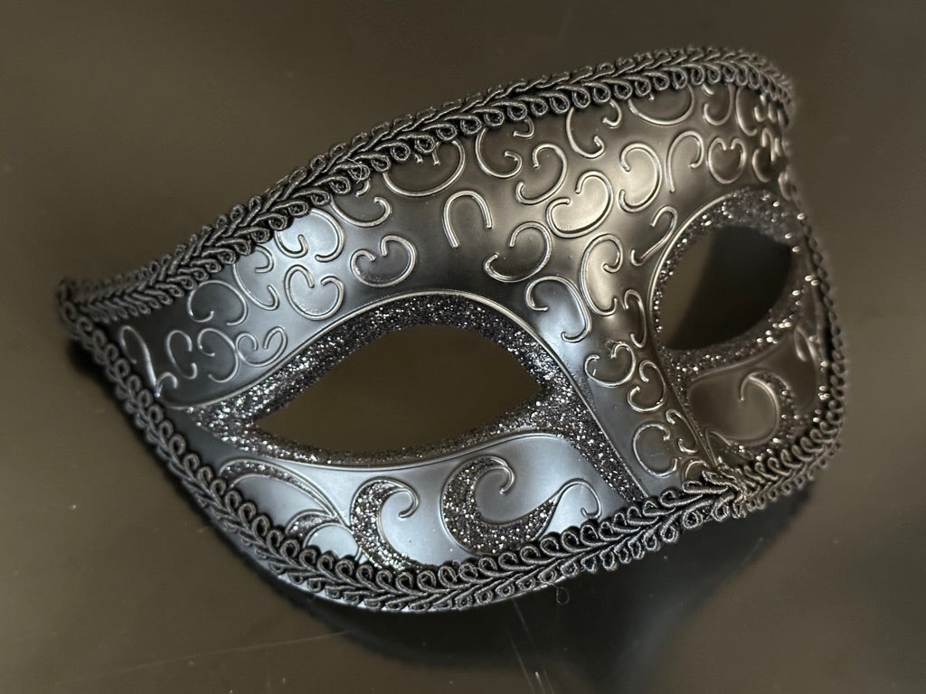 Elegant Venetian Mask - Black