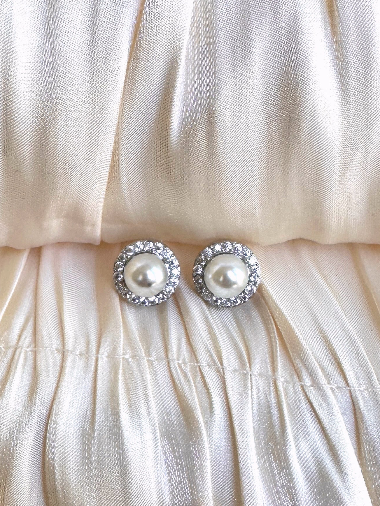 Luna Halo Pearl Stud Earrings