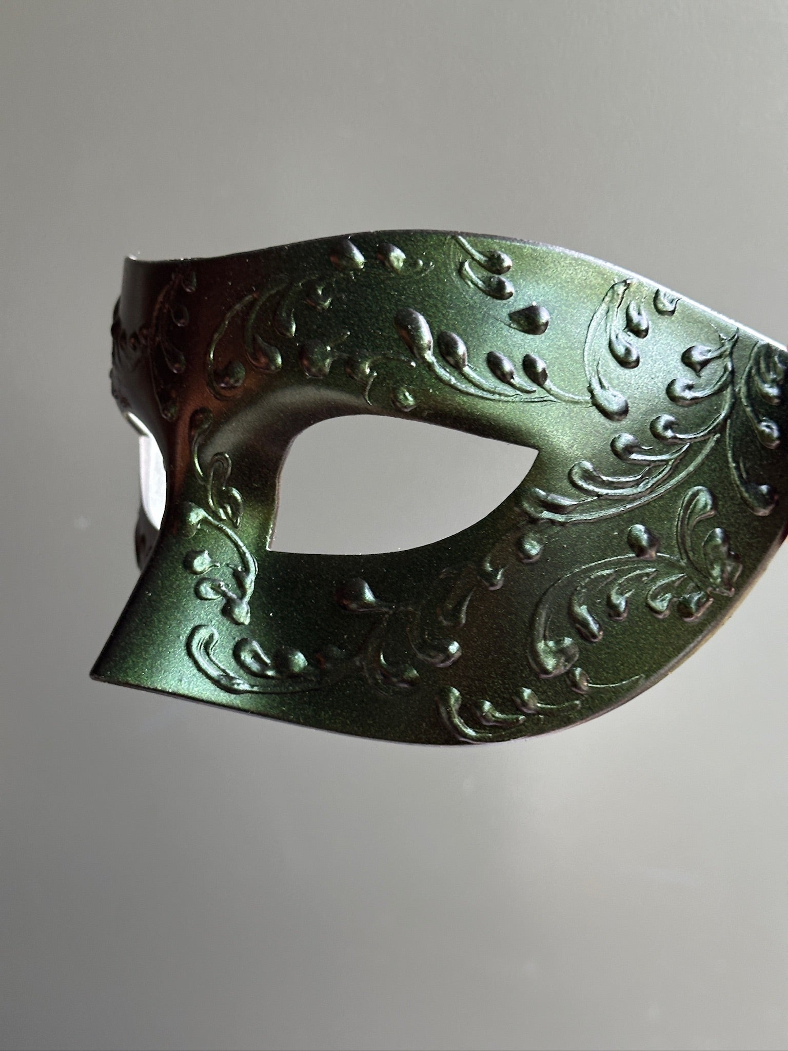 Duskhue – Men’s Mask (Green Bronze)
