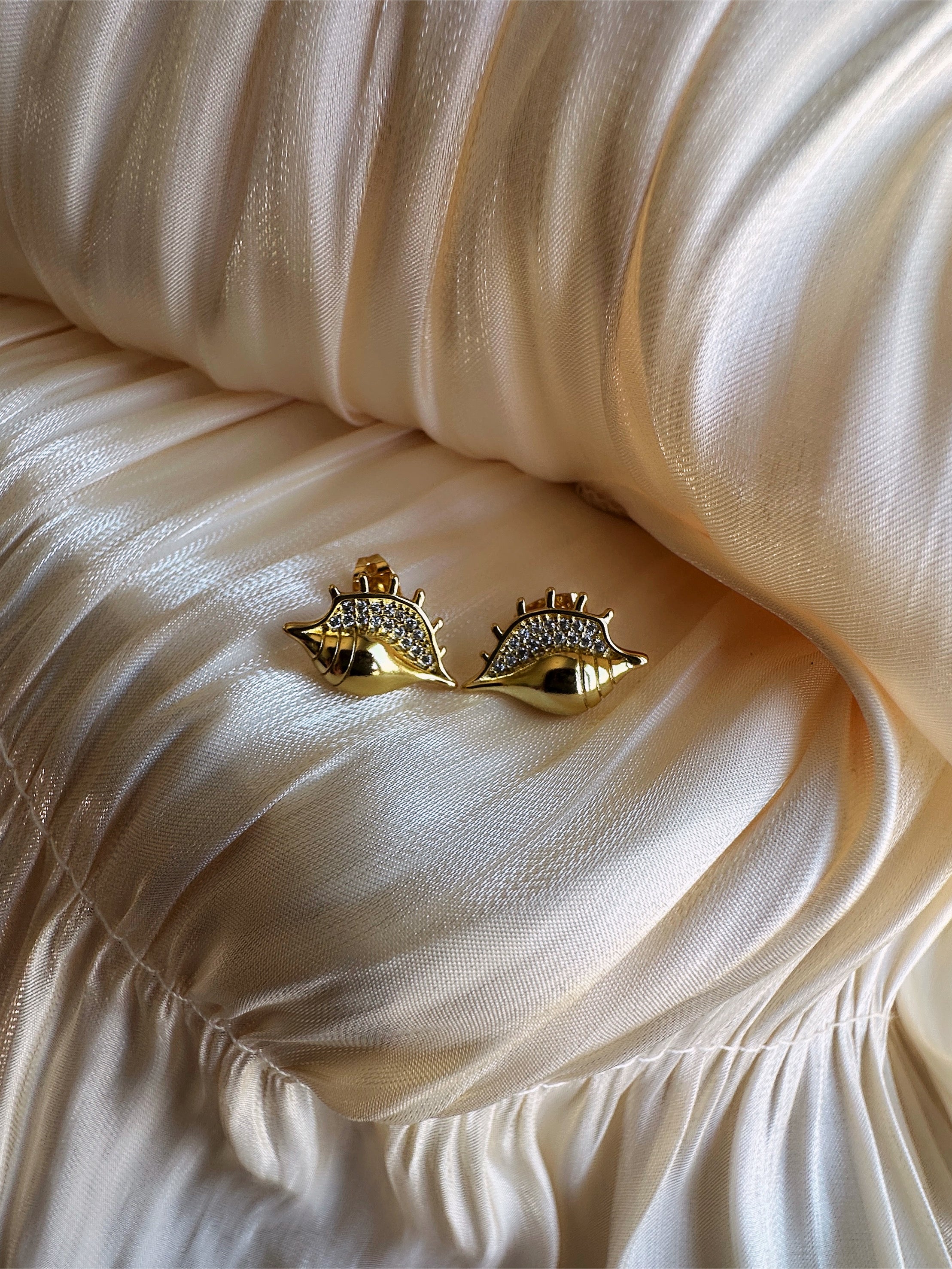 Golden Shell Spark Stud Earrings