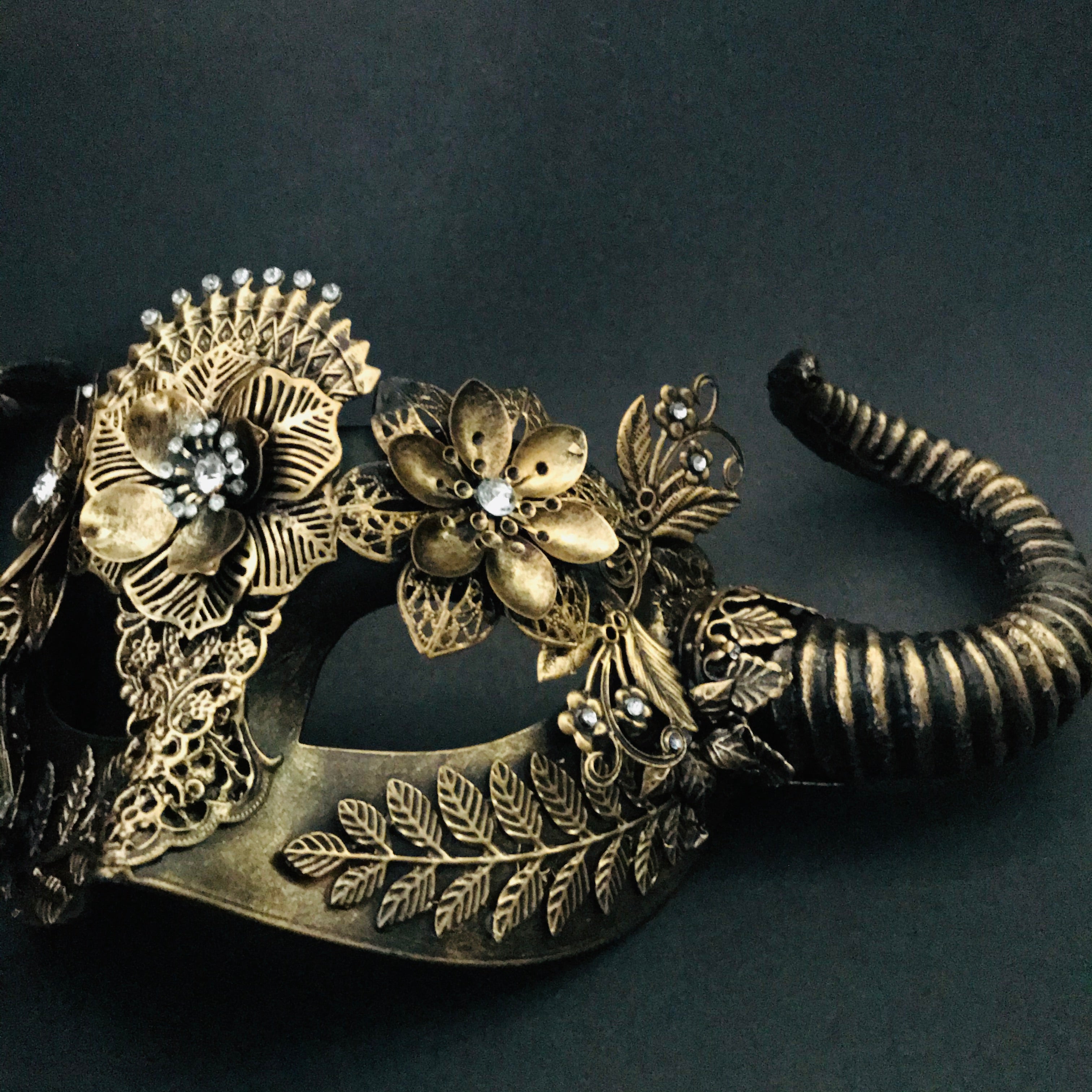 Gold Baroque Twin Horned Mask