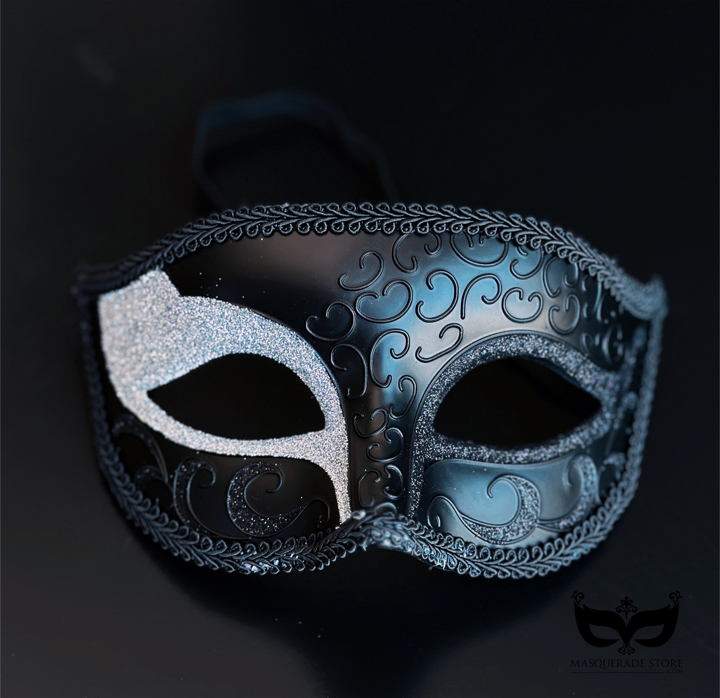 Silver Glitter Nocturne – Black Mask