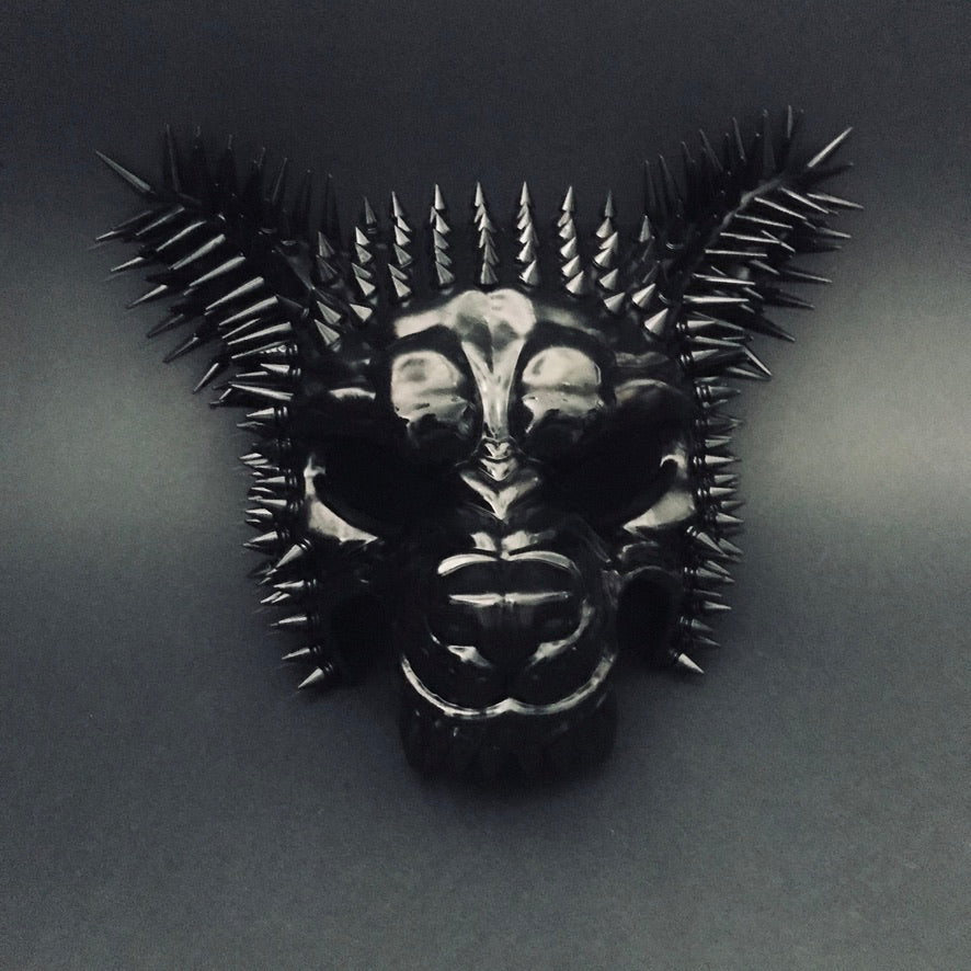 Gothic wolf masquerade mask with spikes and dramatic black details.