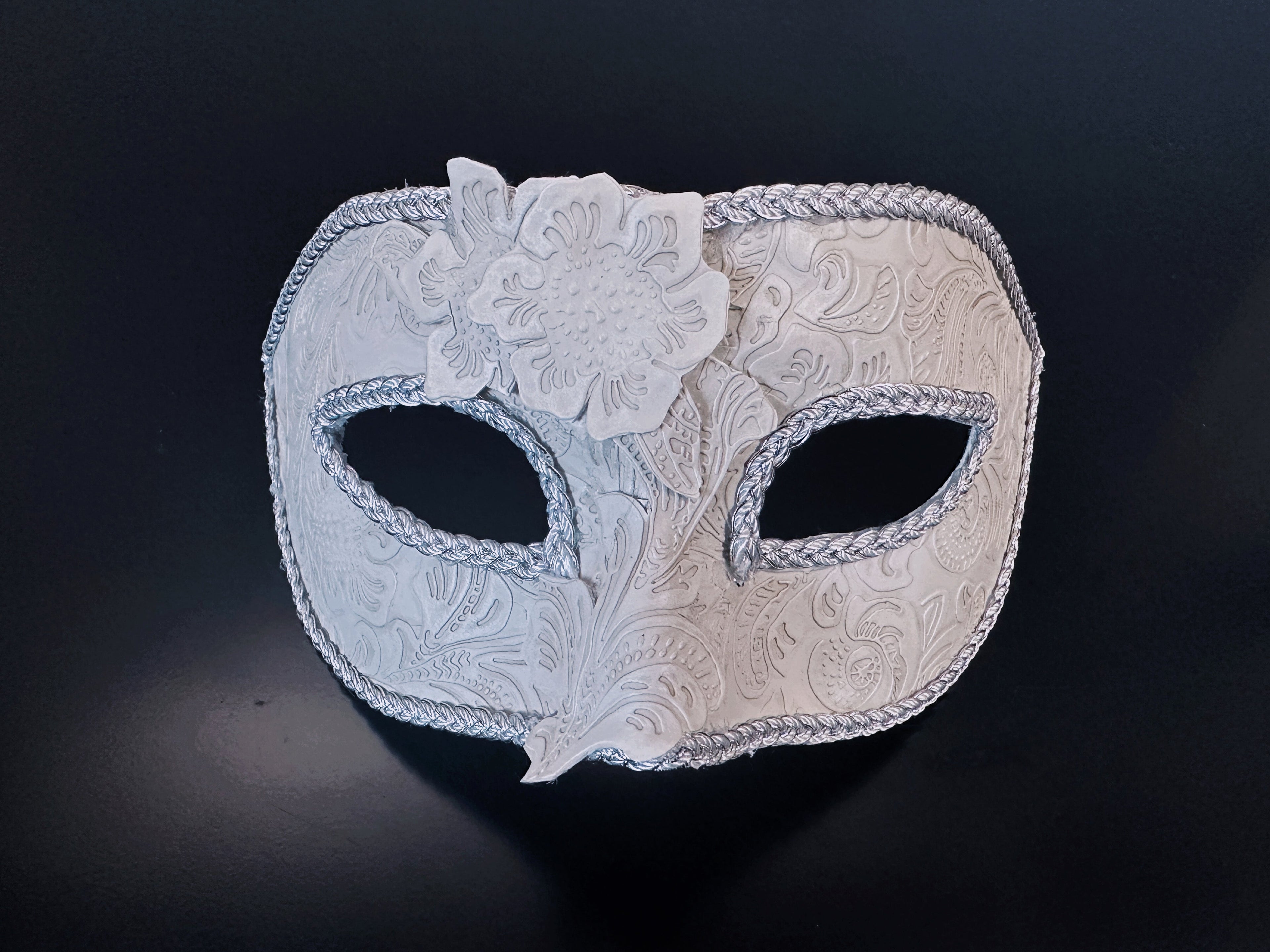 Baroque Men’s Mask - Ivory/Silver