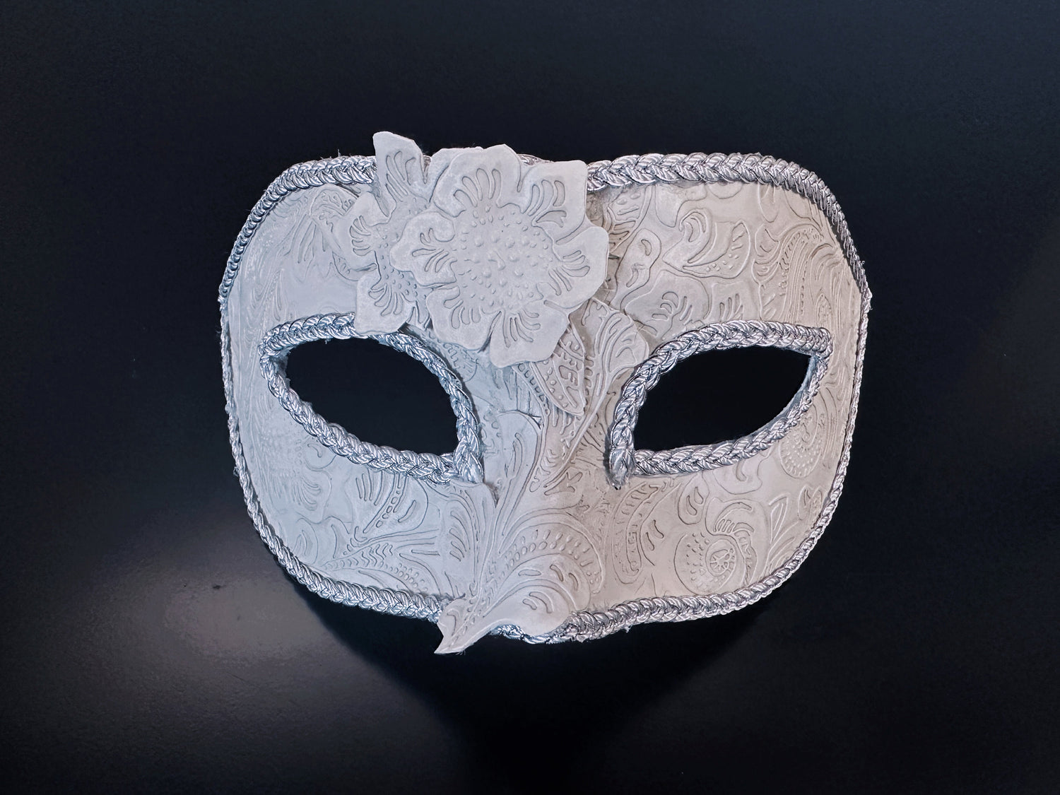 Baroque Men’s Mask - Ivory/Silver