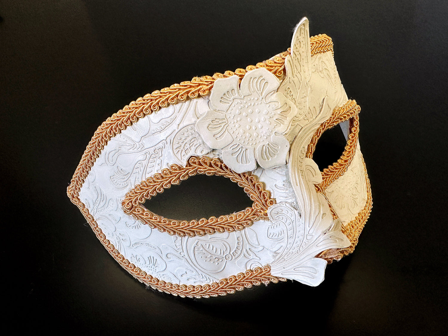 Baroque Men’s Mask - Peach Ivory