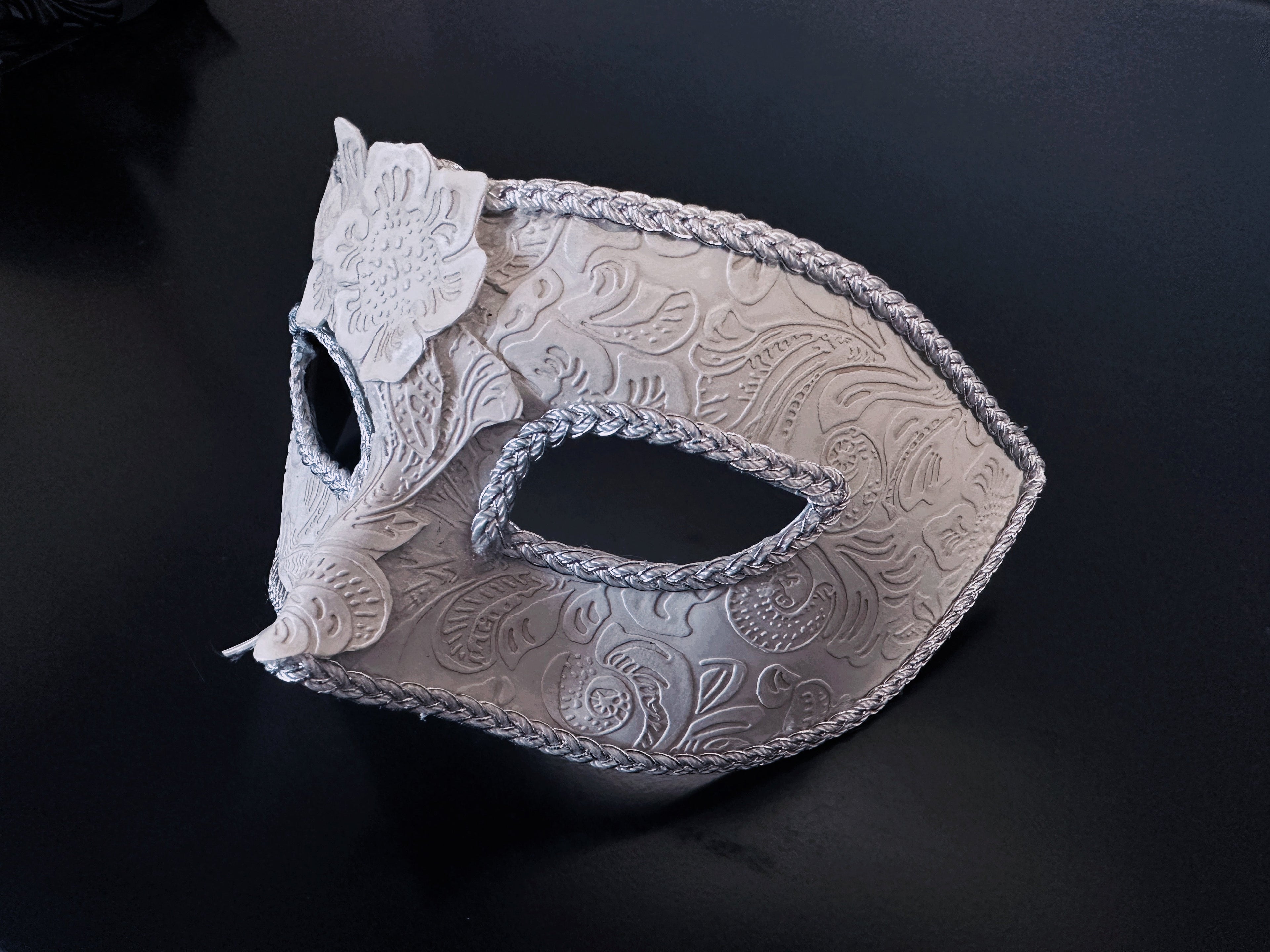 Baroque Men’s Mask - Ivory/Silver