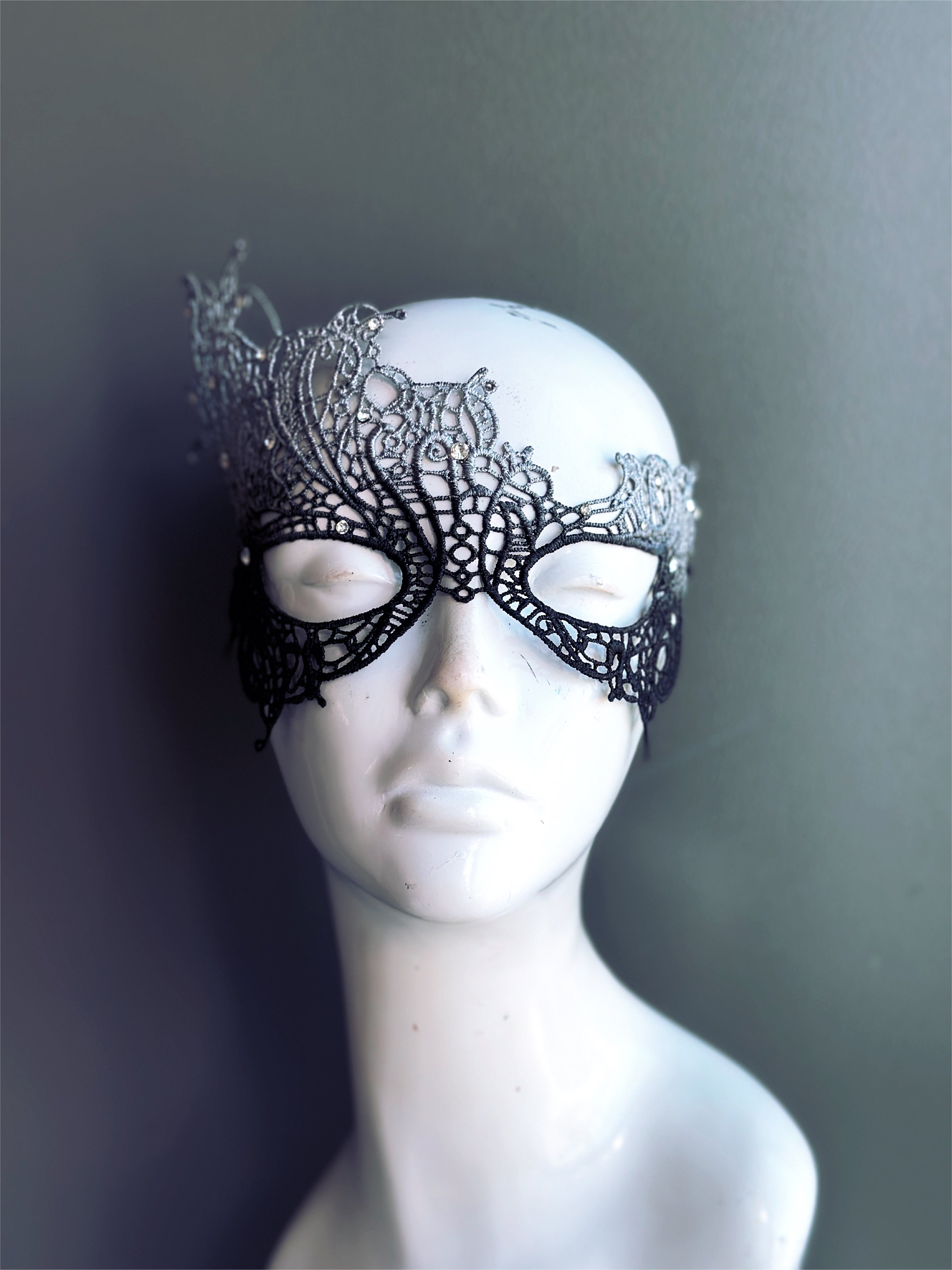 Elizabeth Lace Mask - Silver Black