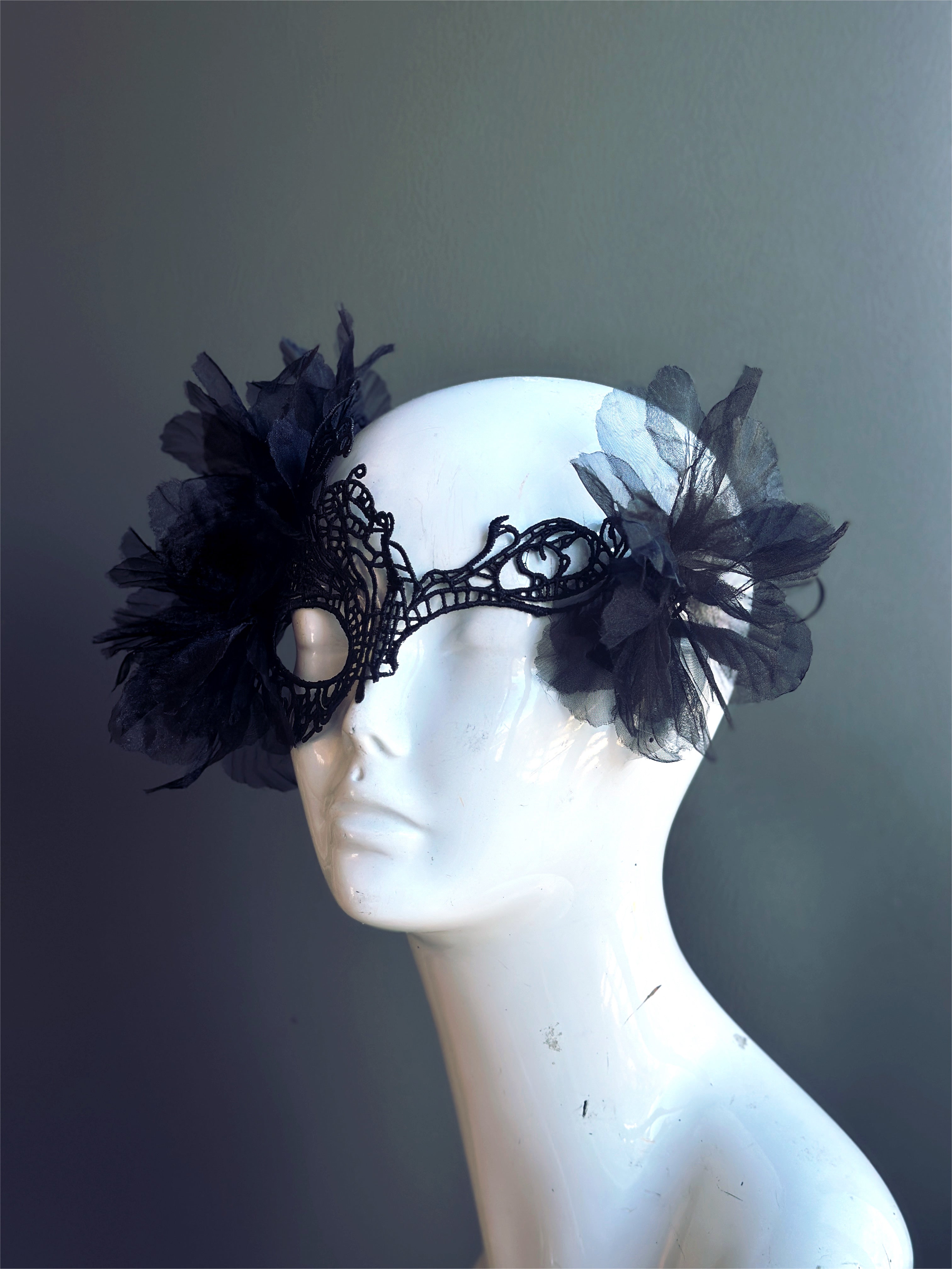 Raven Bloom – Black Lace Mask with Flower