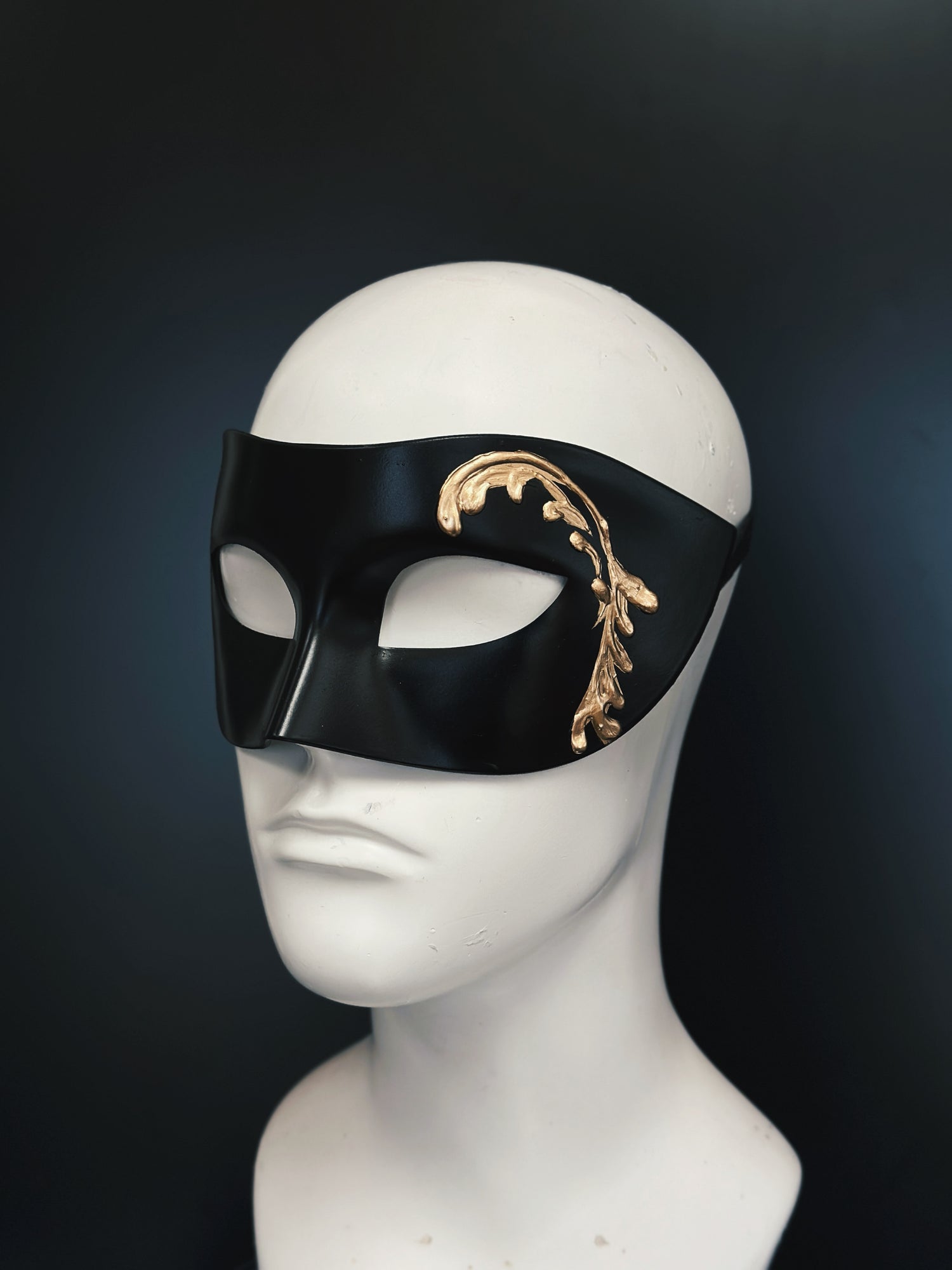 Venetian Mask - Golden Crest