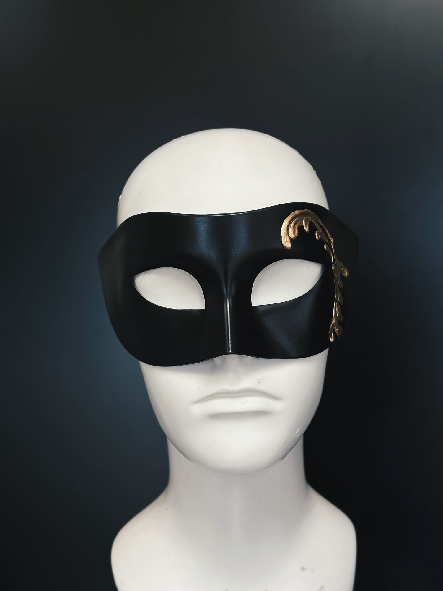 Venetian Mask - Golden Crest
