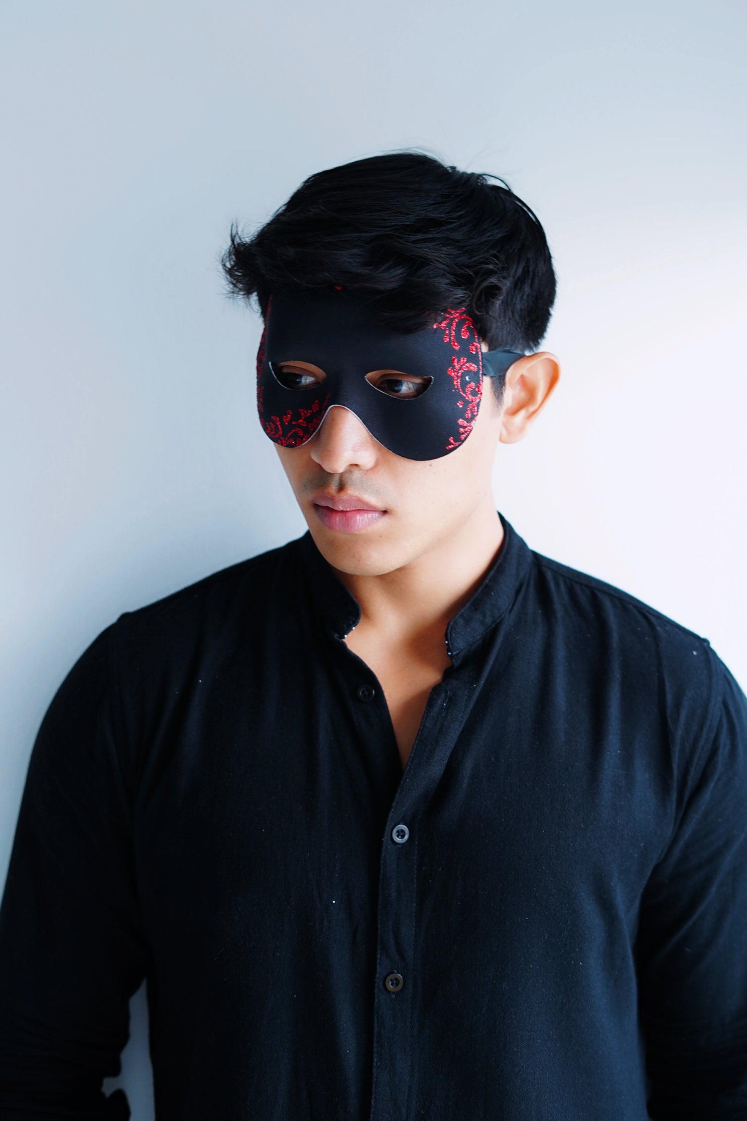 Shimmer Mask - Red Filigree