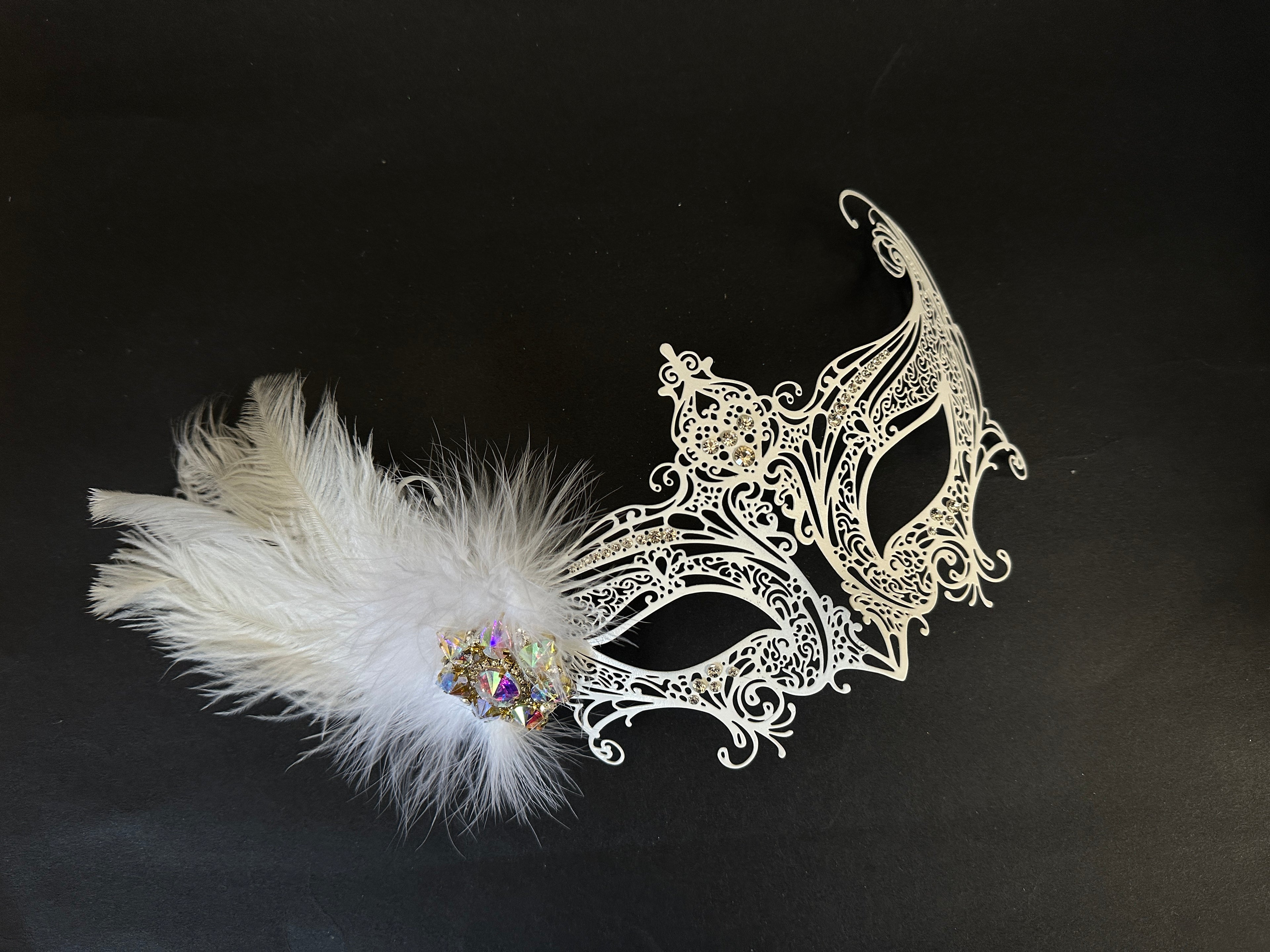 Popular Gossip Mask - White Feather