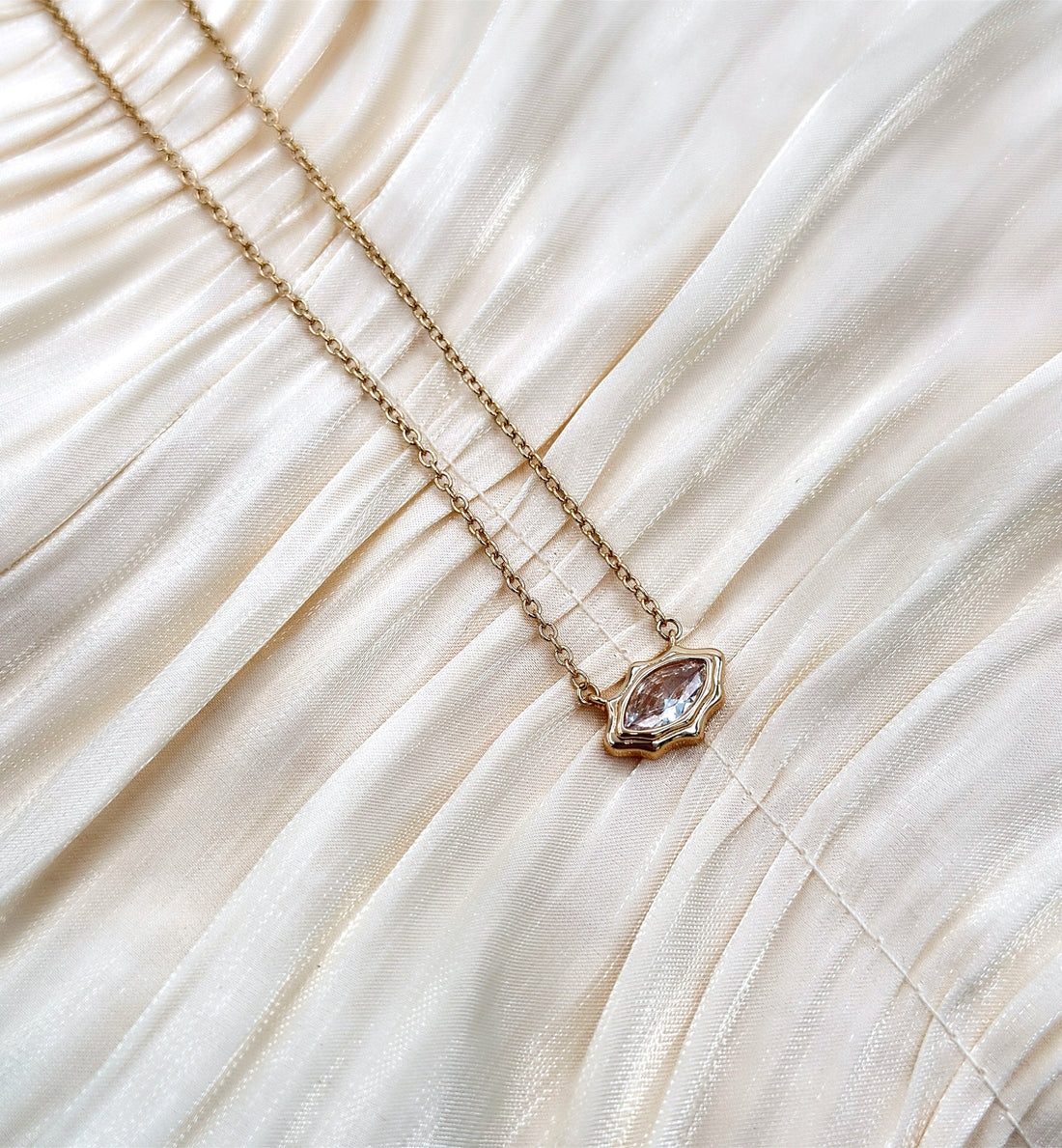 Crystal Eye - Necklace (Gold)