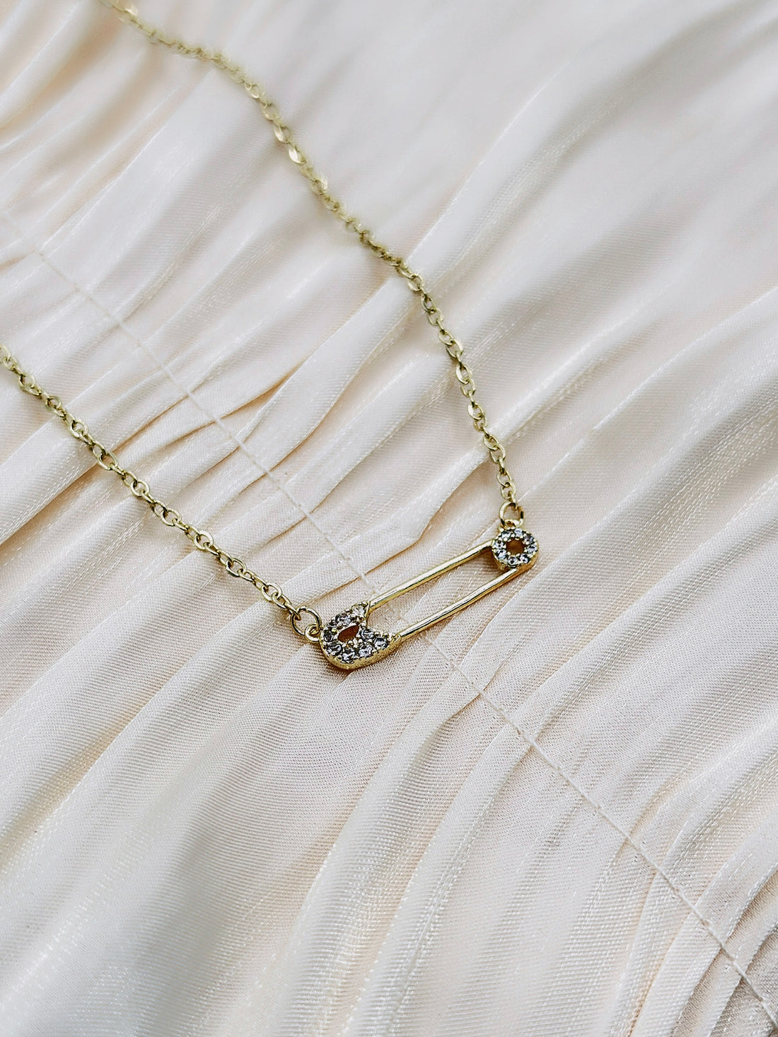 Dazzling Pin - Necklace (Gold)