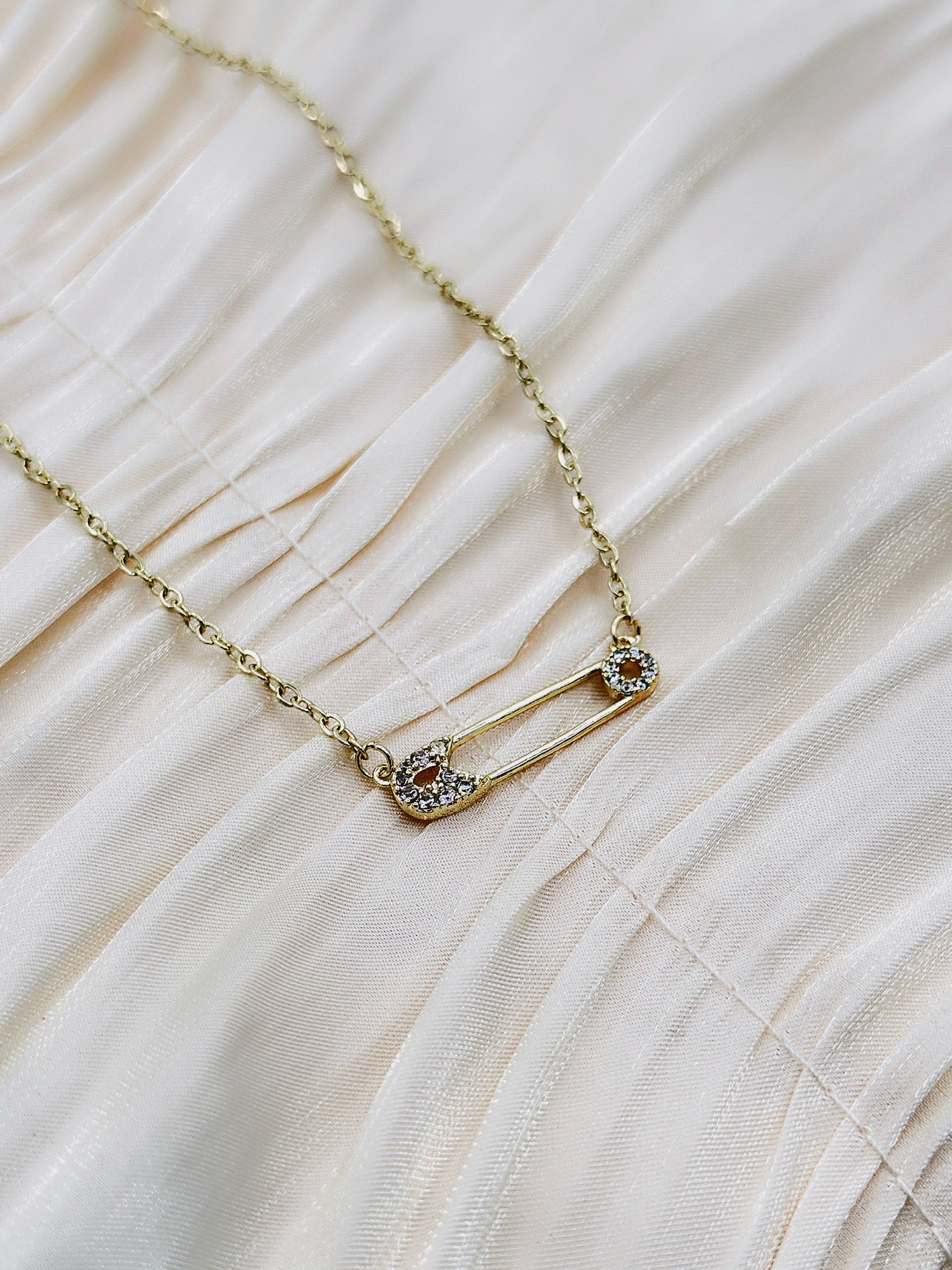 Dazzling Pin - Necklace (Gold)