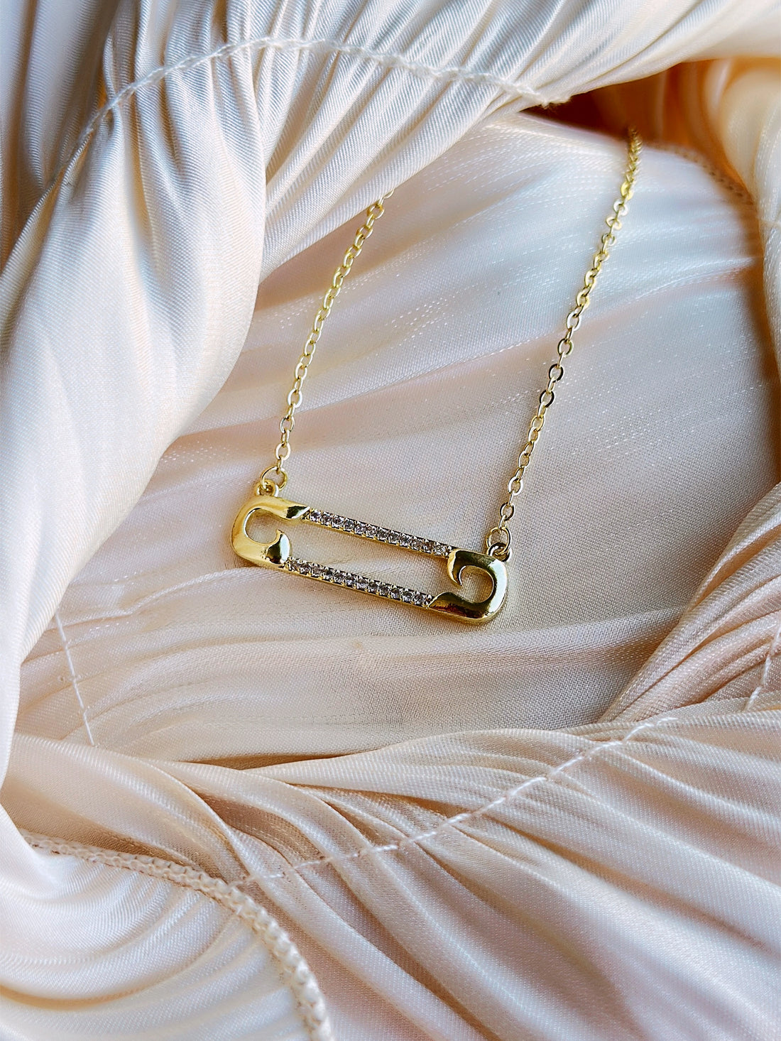 Safety Pin - Necklace (Gold)