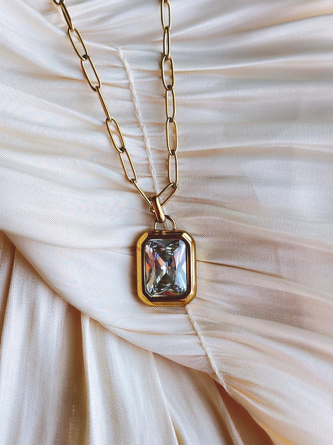 Regal Gem - Necklace (Gold)