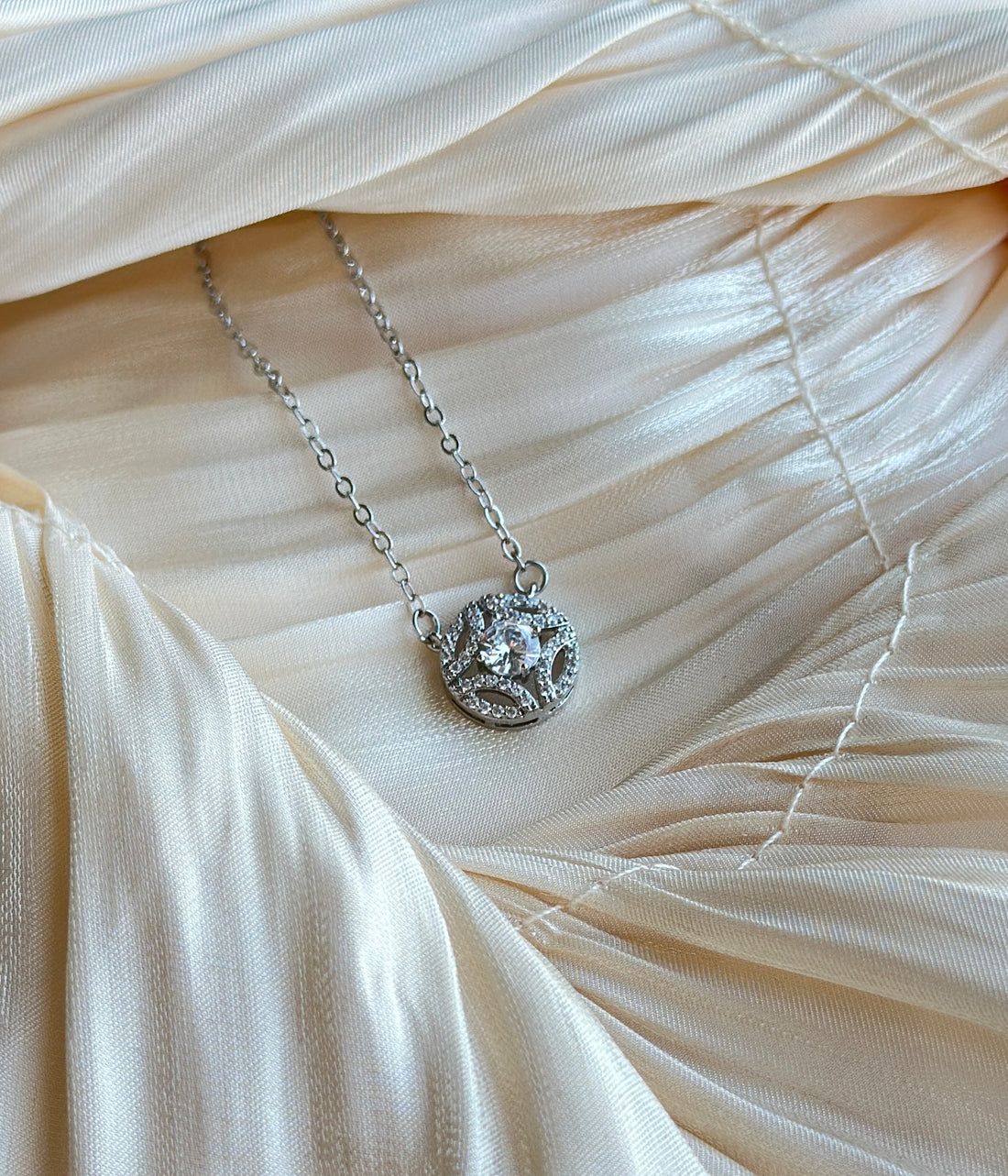 Radiant Halo - Necklace (Silver)