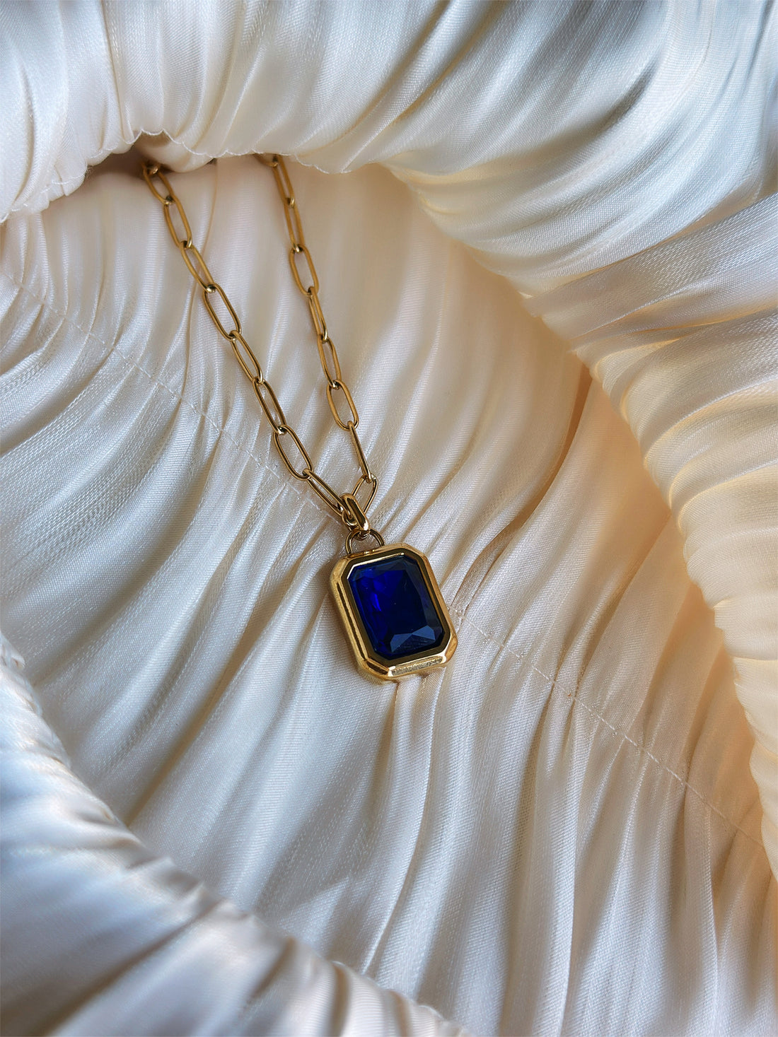 Regal Gem - Necklace (Gold/Blue)