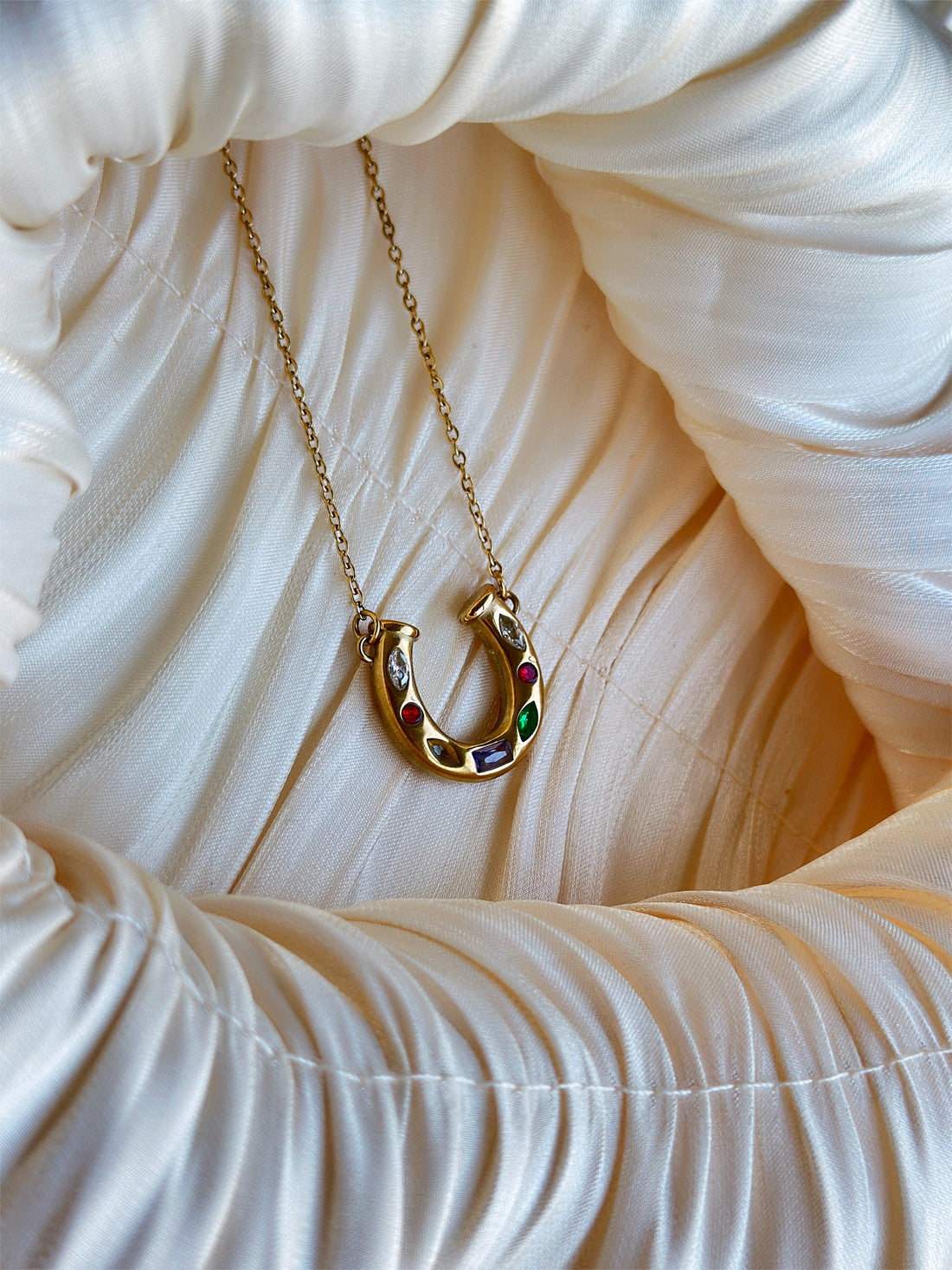 Prismal Horseshoe - Necklace (Gold/Multicolor)