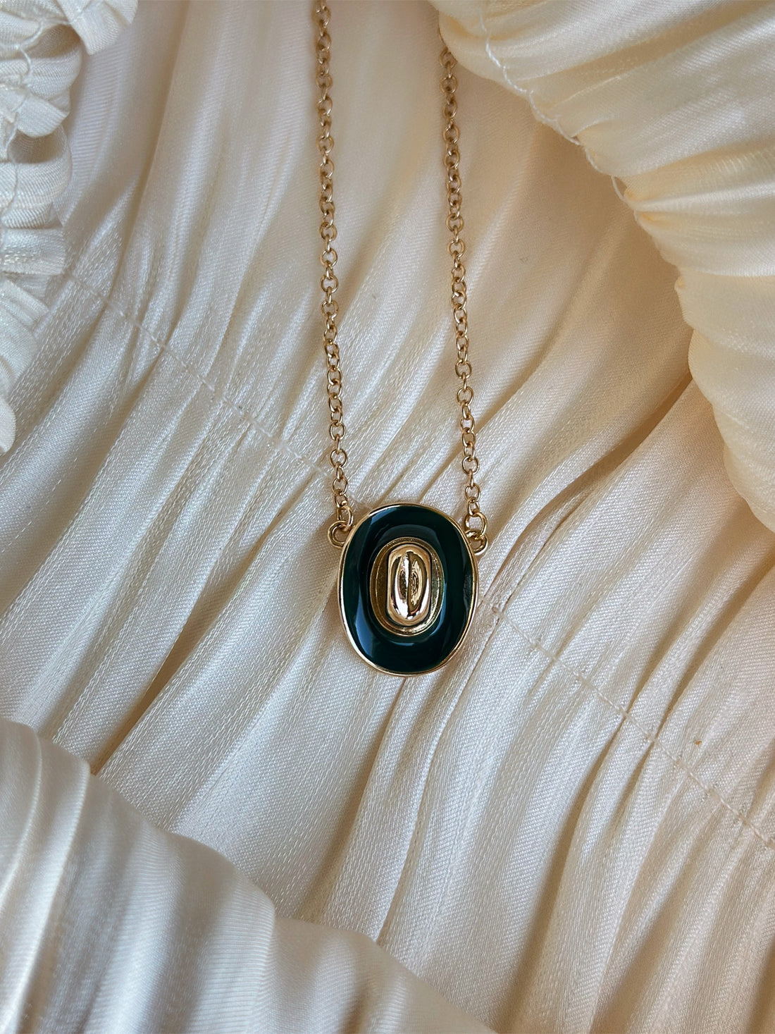 Cowboy Hat - Necklace (Gold/Dark Green)