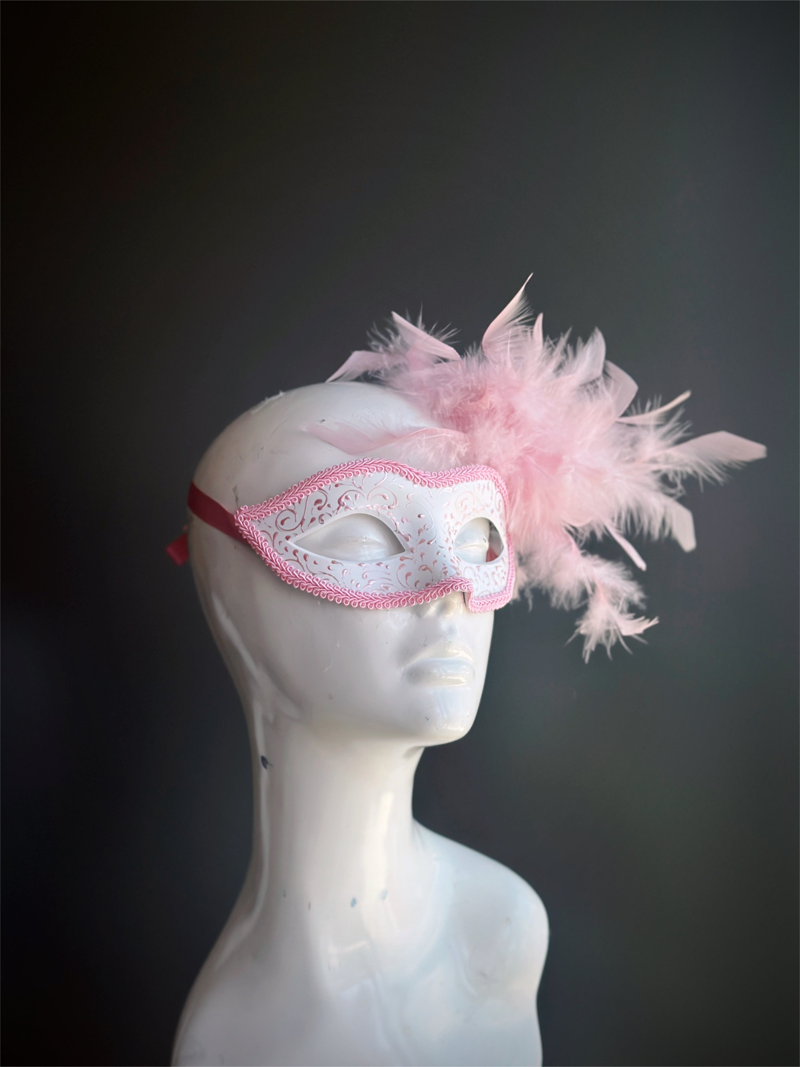 Grace Filigree Mask - Pink Feathers