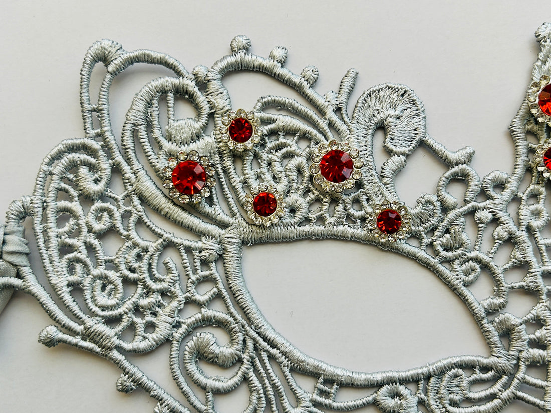 Veil Royale Mask - Silver Ruby