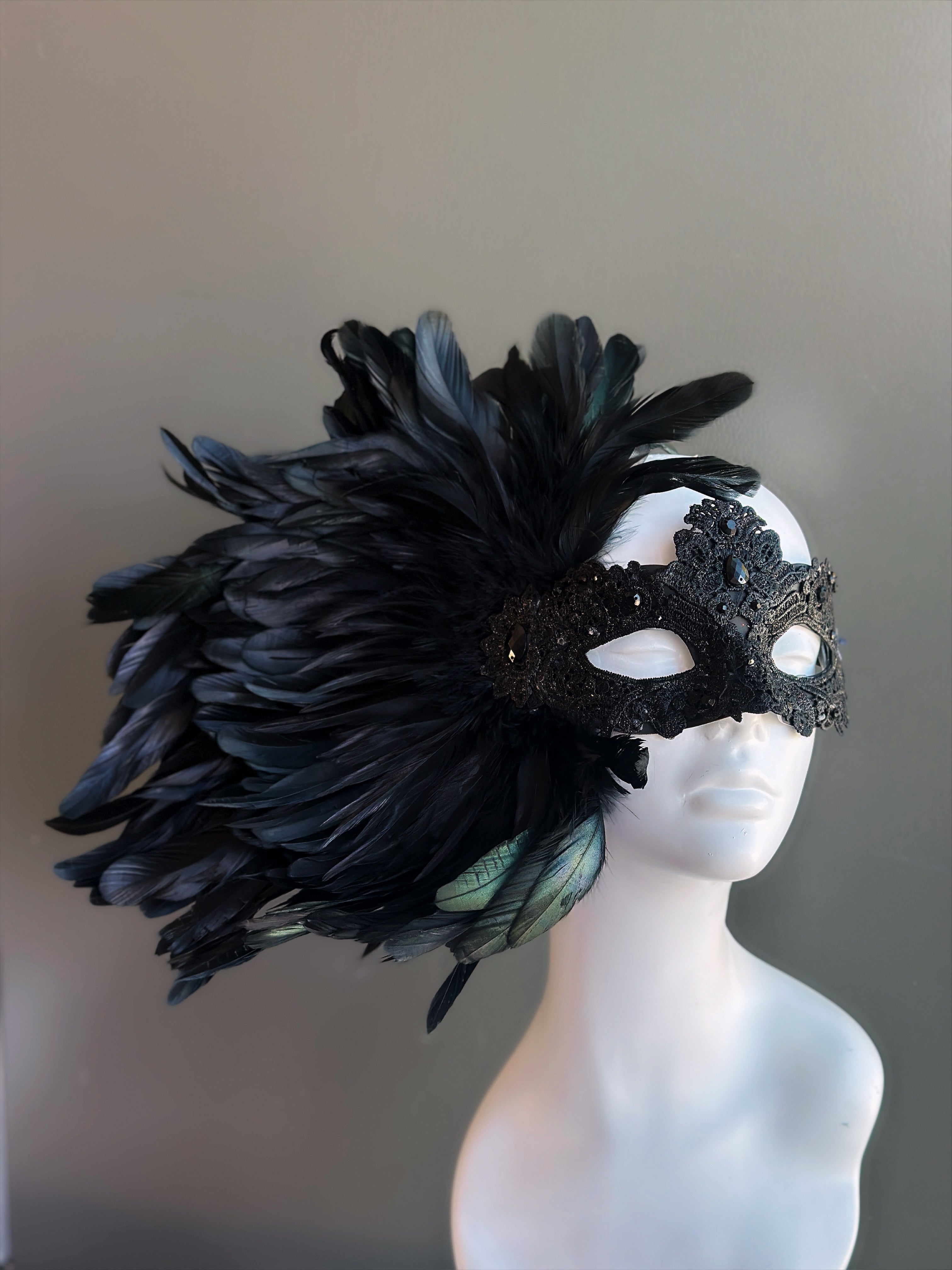 Lux Feather Mask - Black