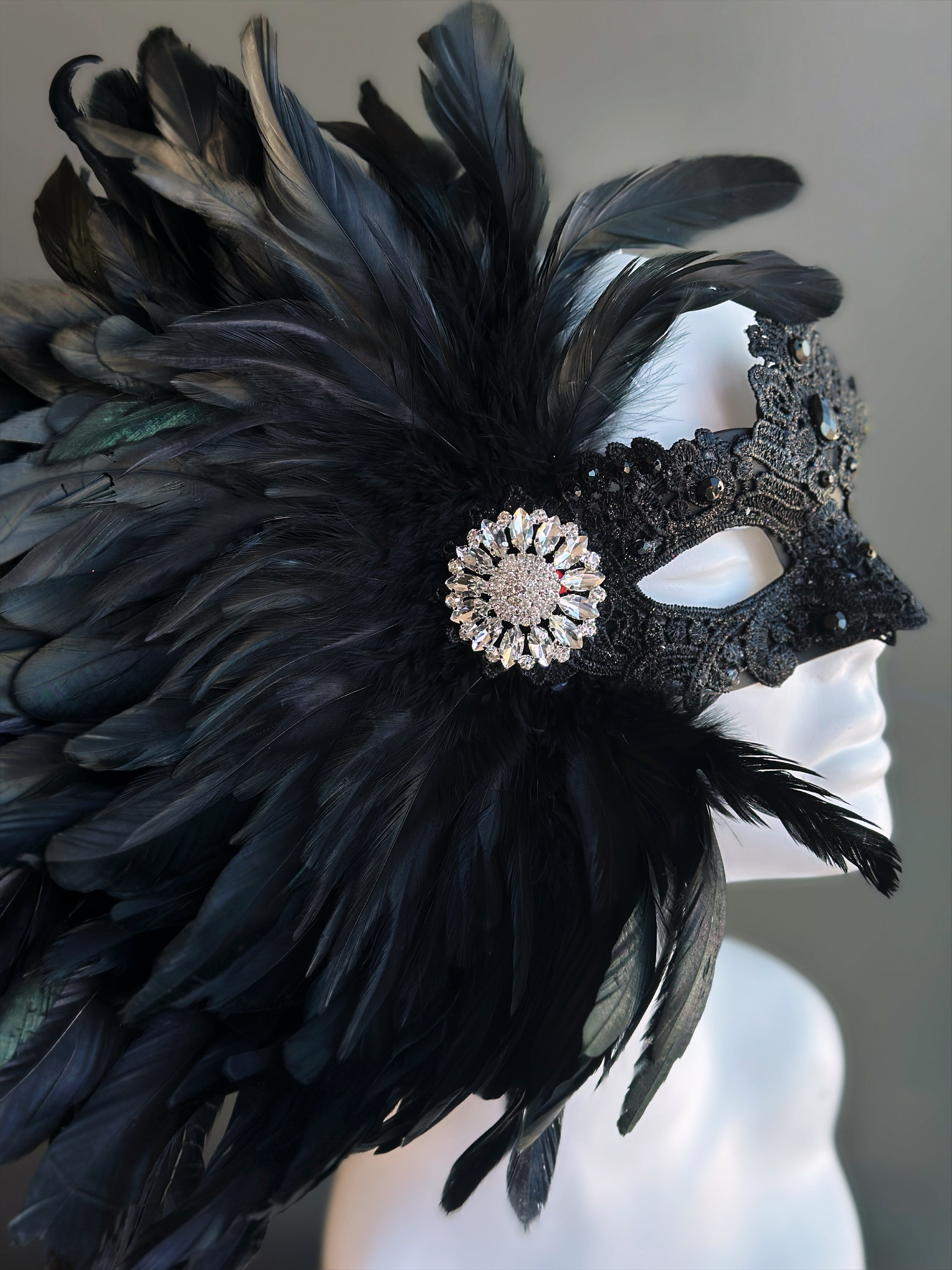 Lux Feather Mask - Black
