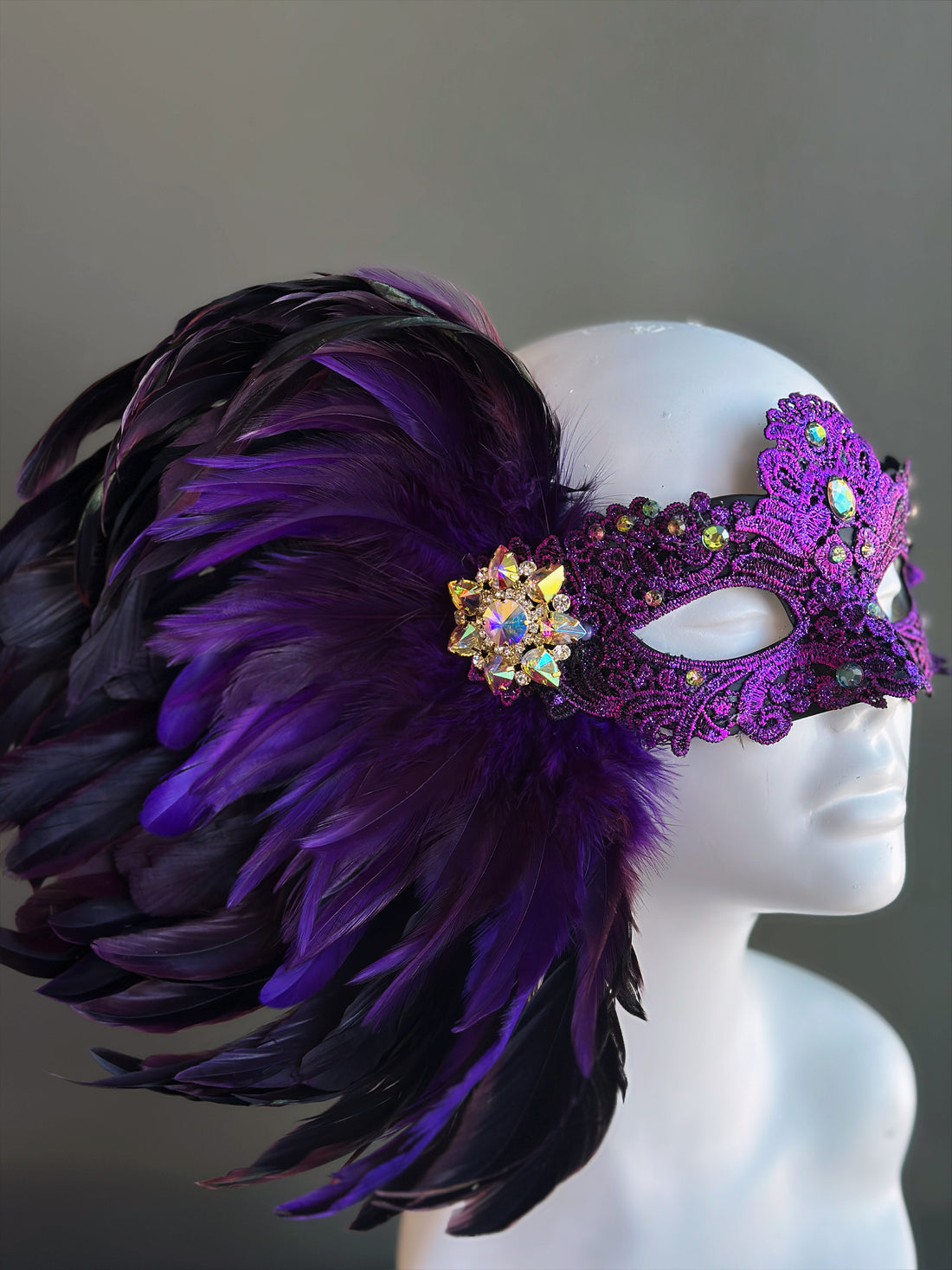 Mystic Feather Mask - Purple/Black