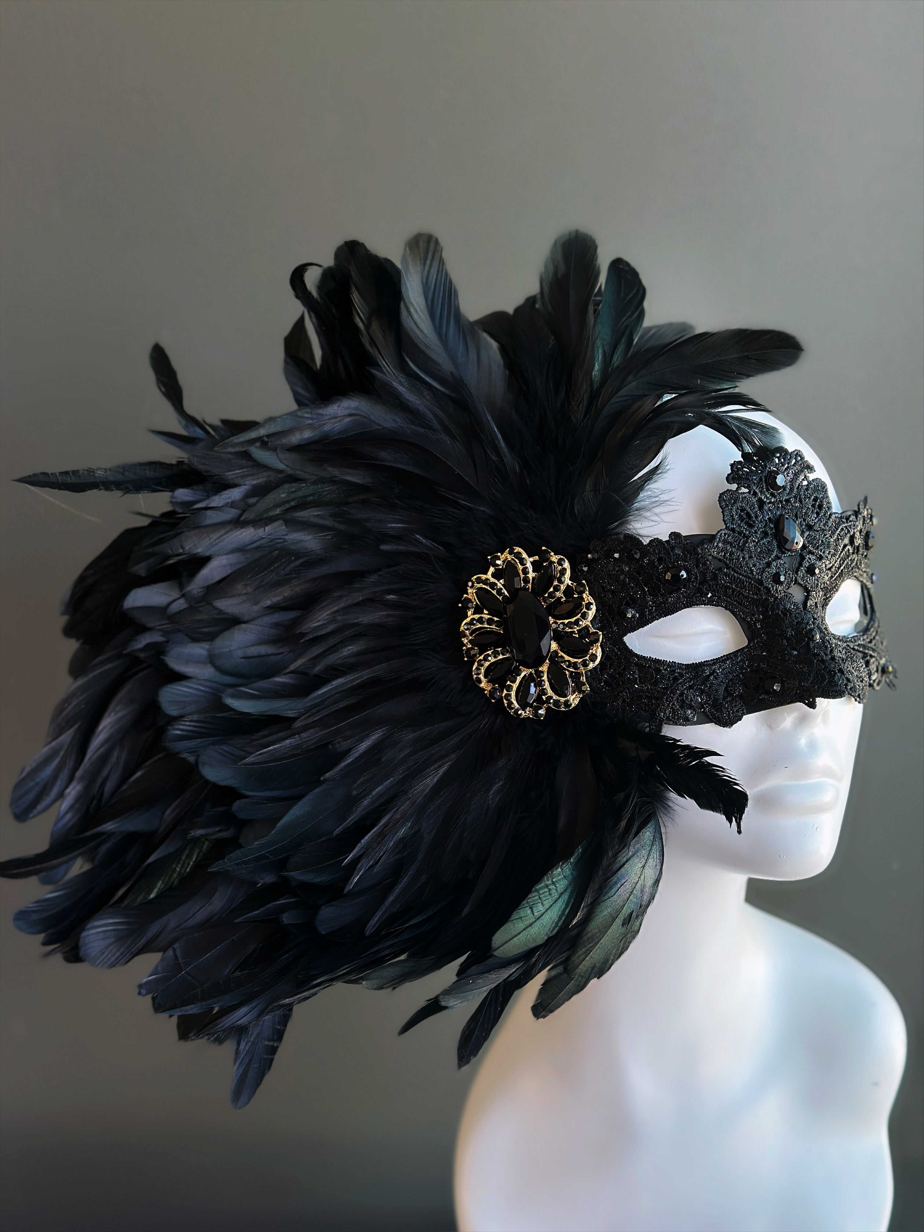 Lux Feather Mask - Black