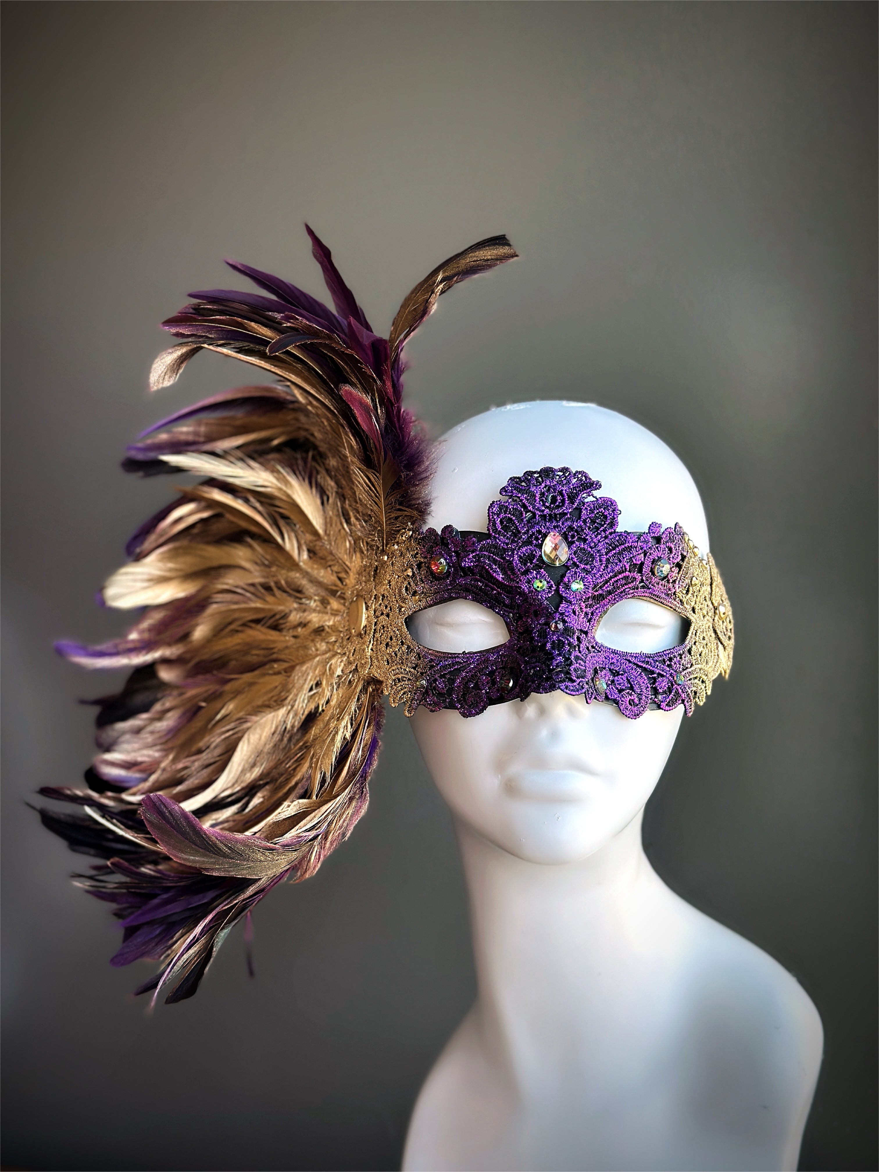 Royal Plume Feather Mask - Purple/Gold