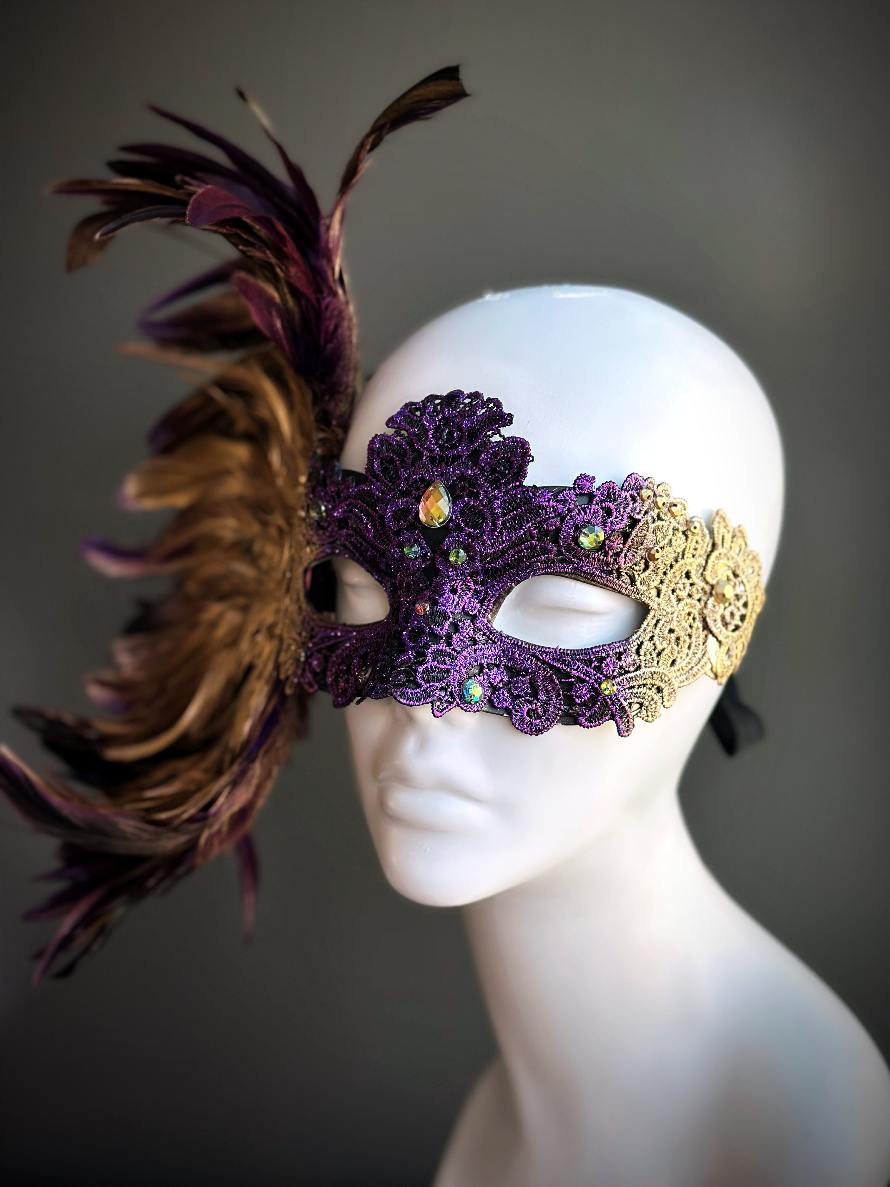 Royal Plume Feather Mask - Purple/Gold
