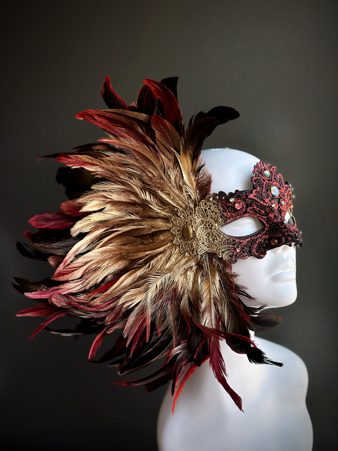 Royal Plume Feather Mask - Red/Gold