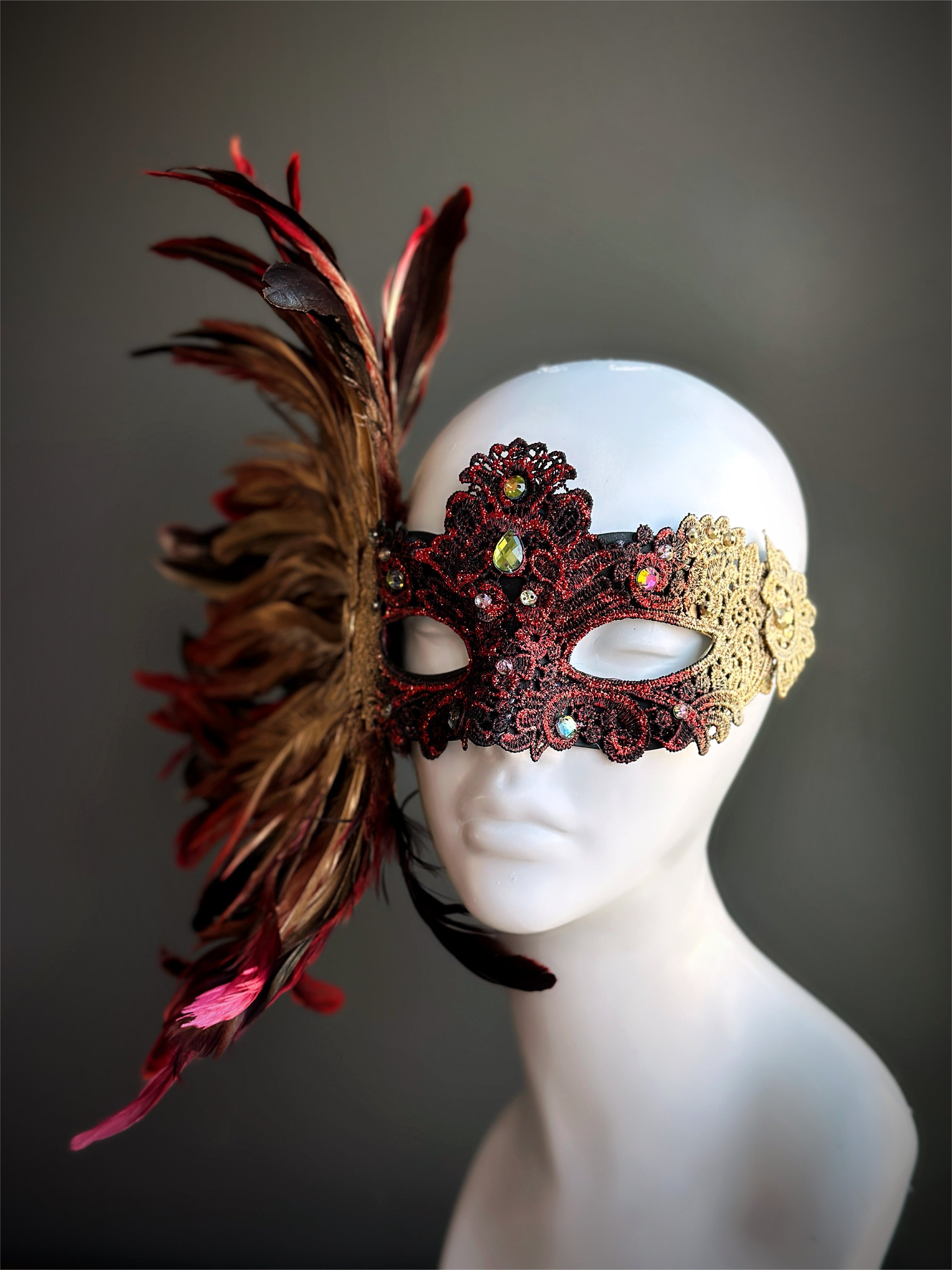 Royal Plume Feather Mask - Red/Gold