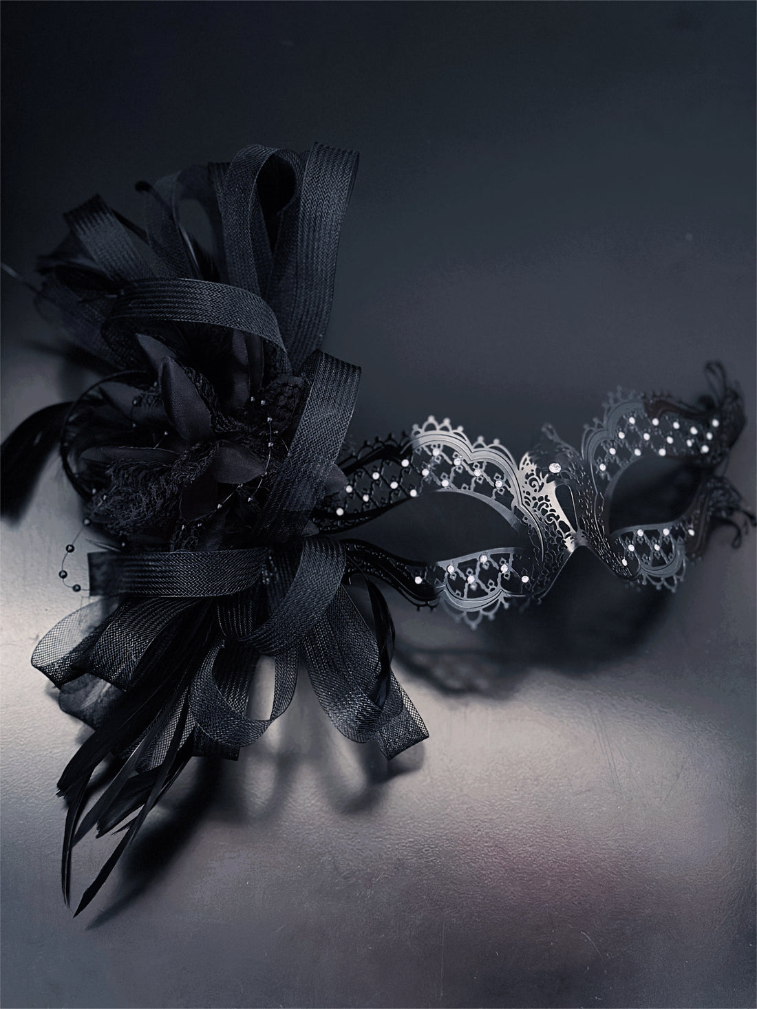 Katherine Mask - Black Tulle Feather
