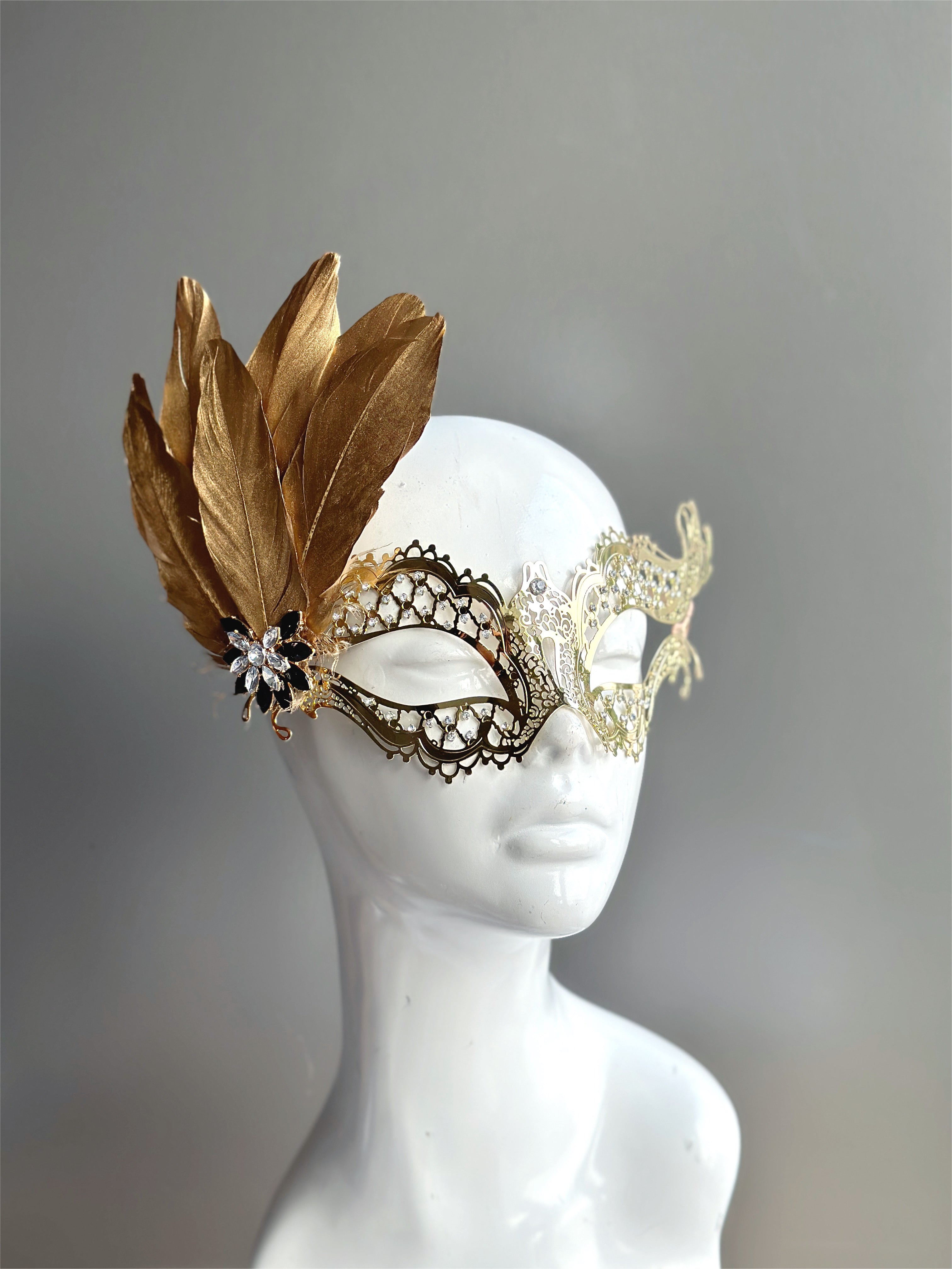 Katherine Mask - Elegant Gold Feathers