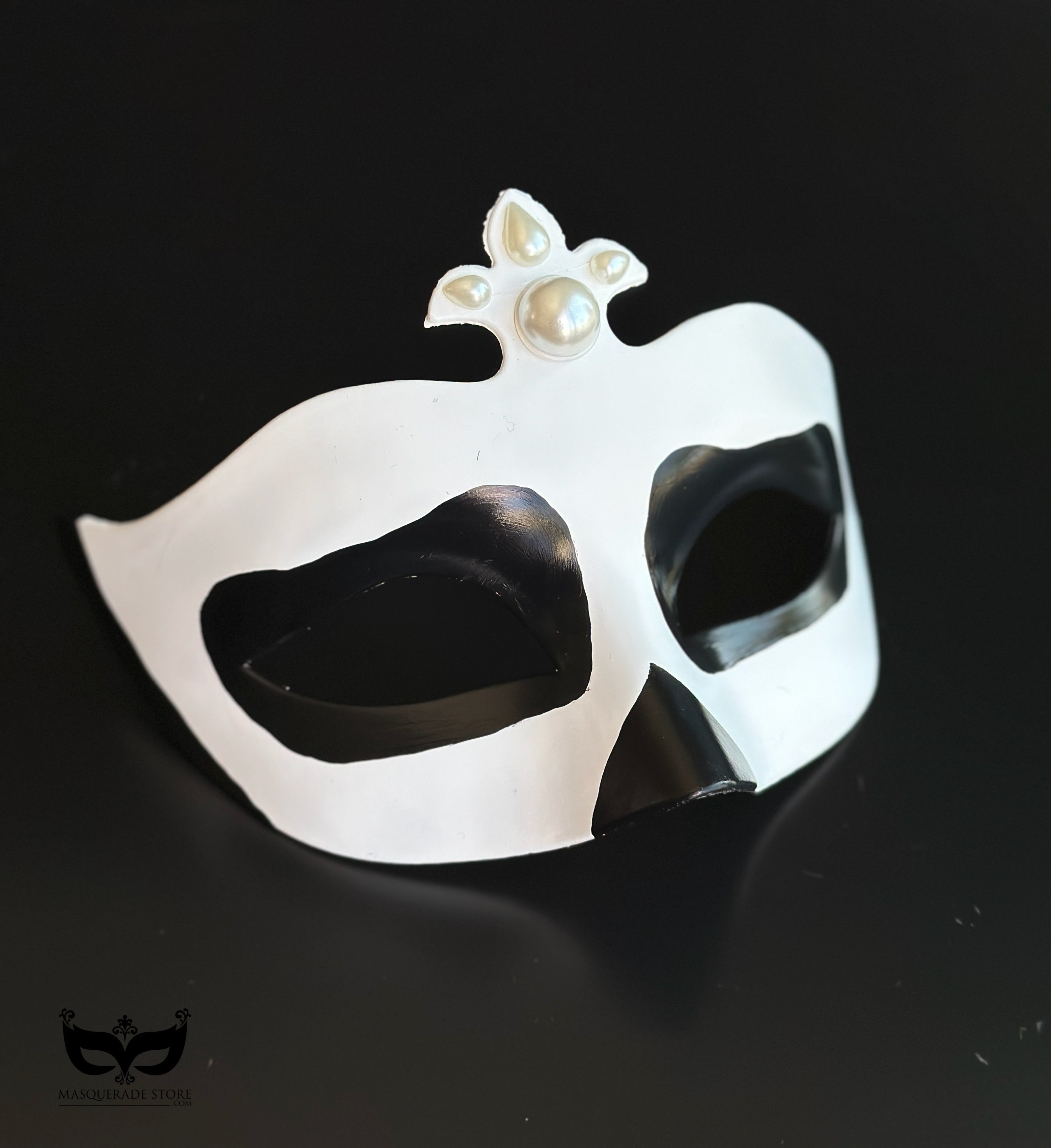 Pearl White Noir Mask