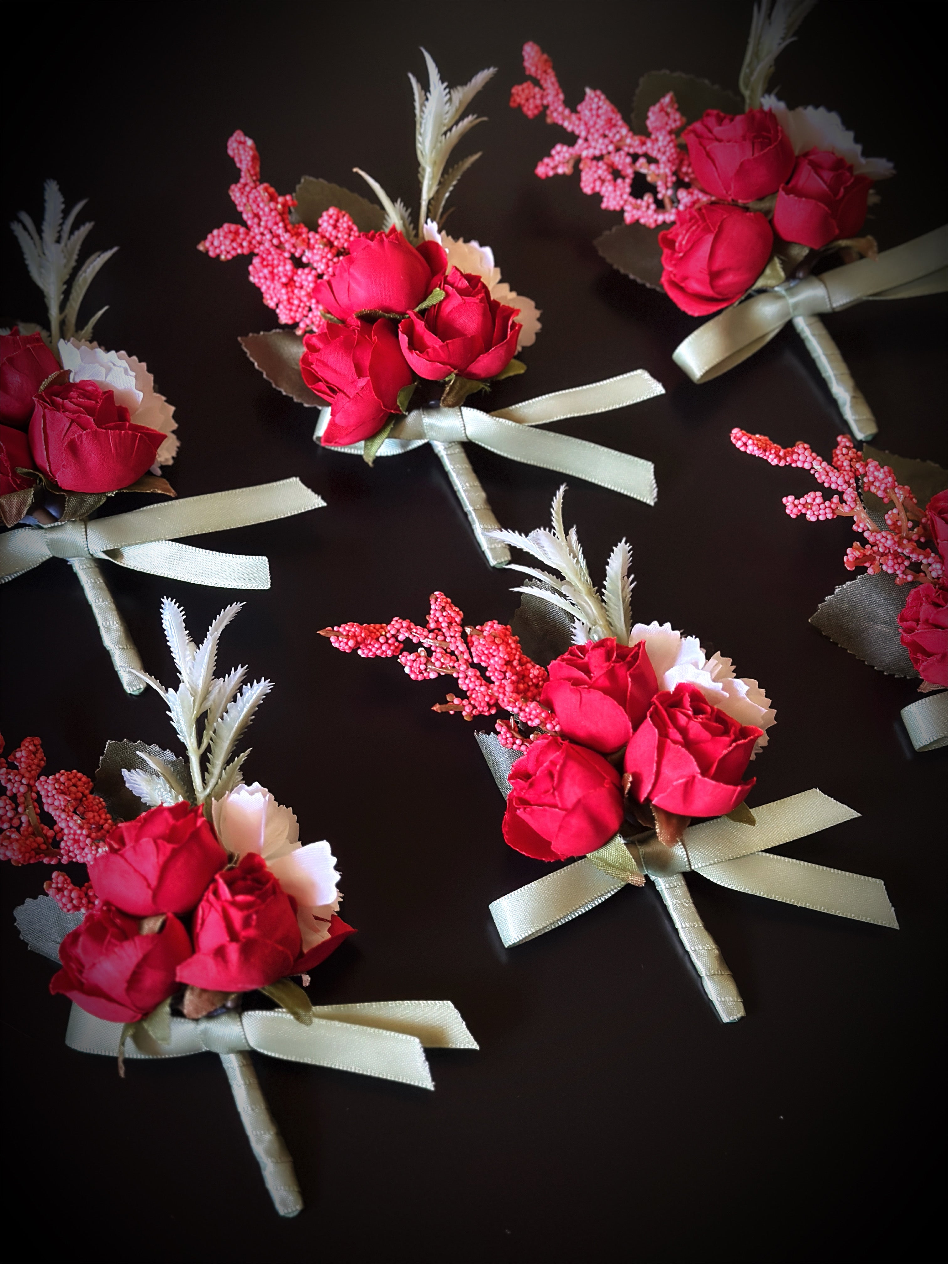 Wedding Boutonniere Set - 6 PCS - Red Green White