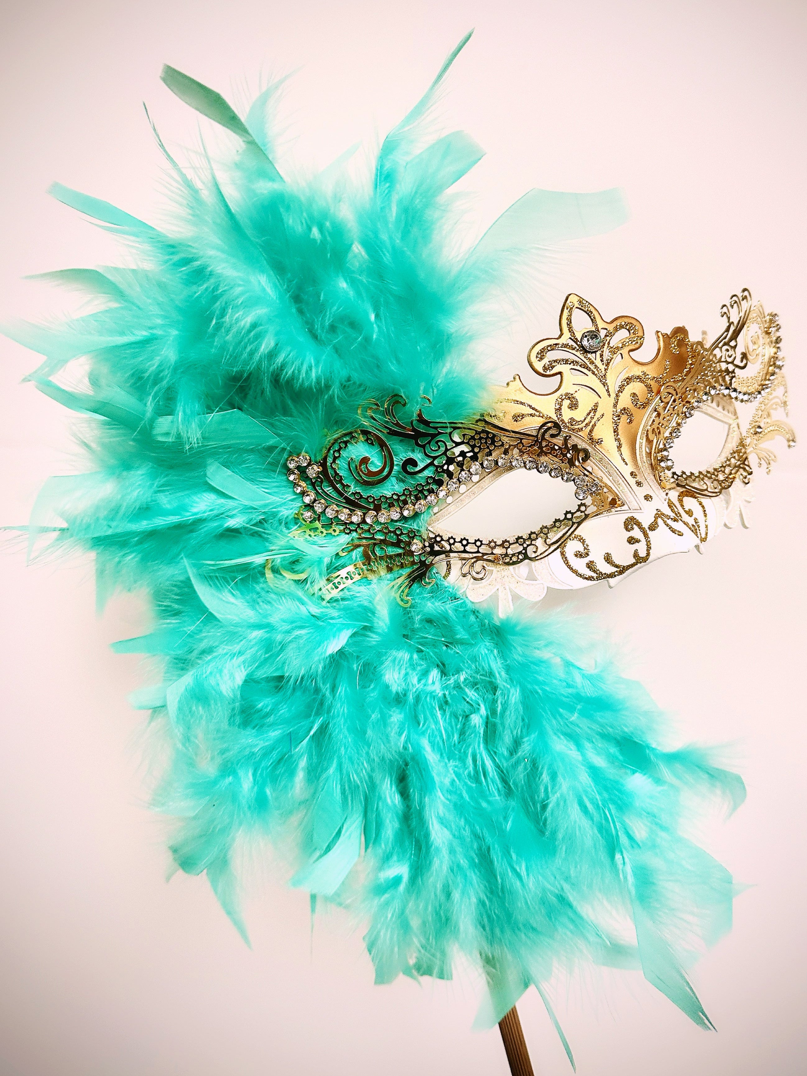 Duca Handheld Stick Feather Mask - Gold/White
