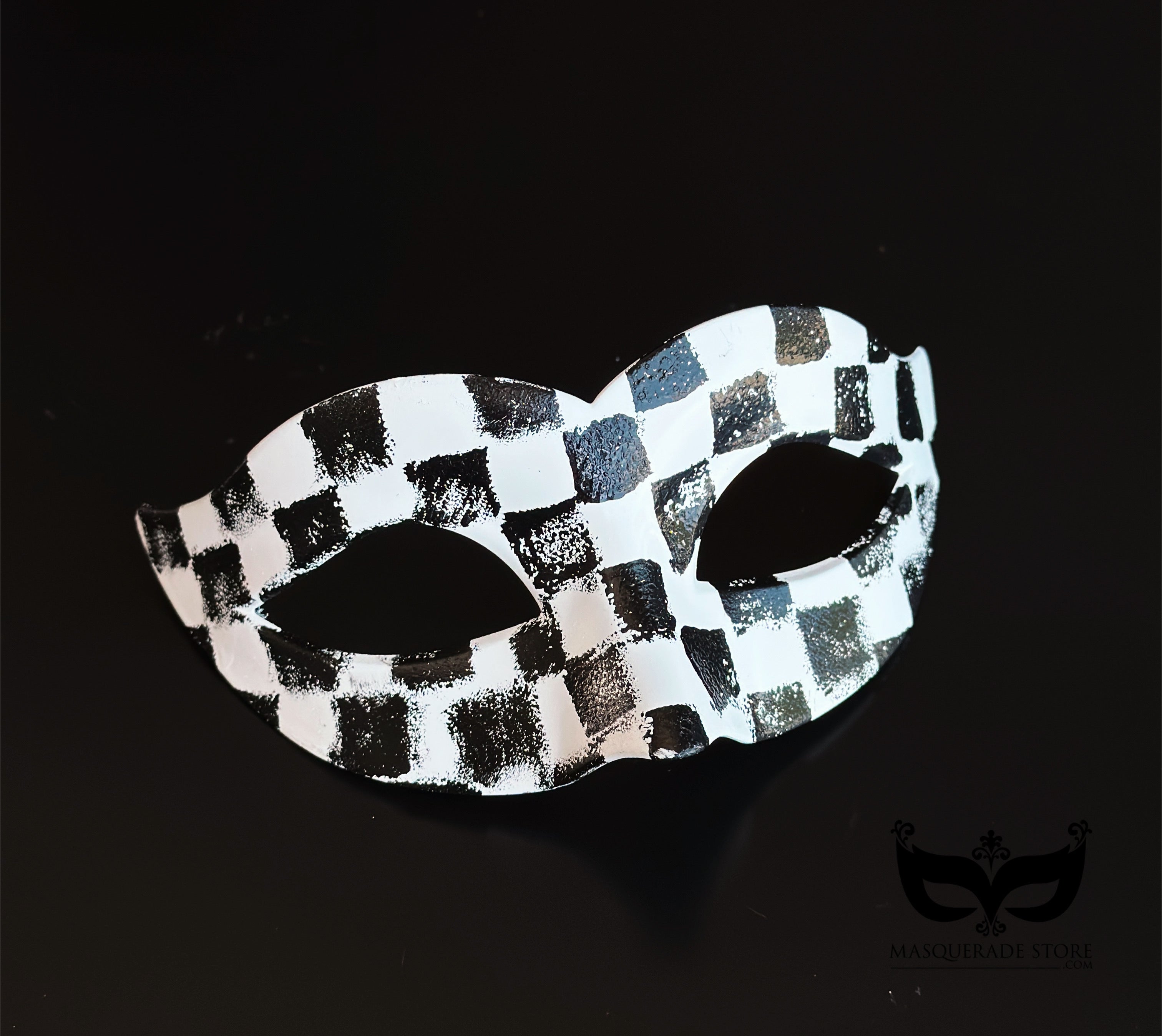 Checkmate Whisper – Black & White Mask