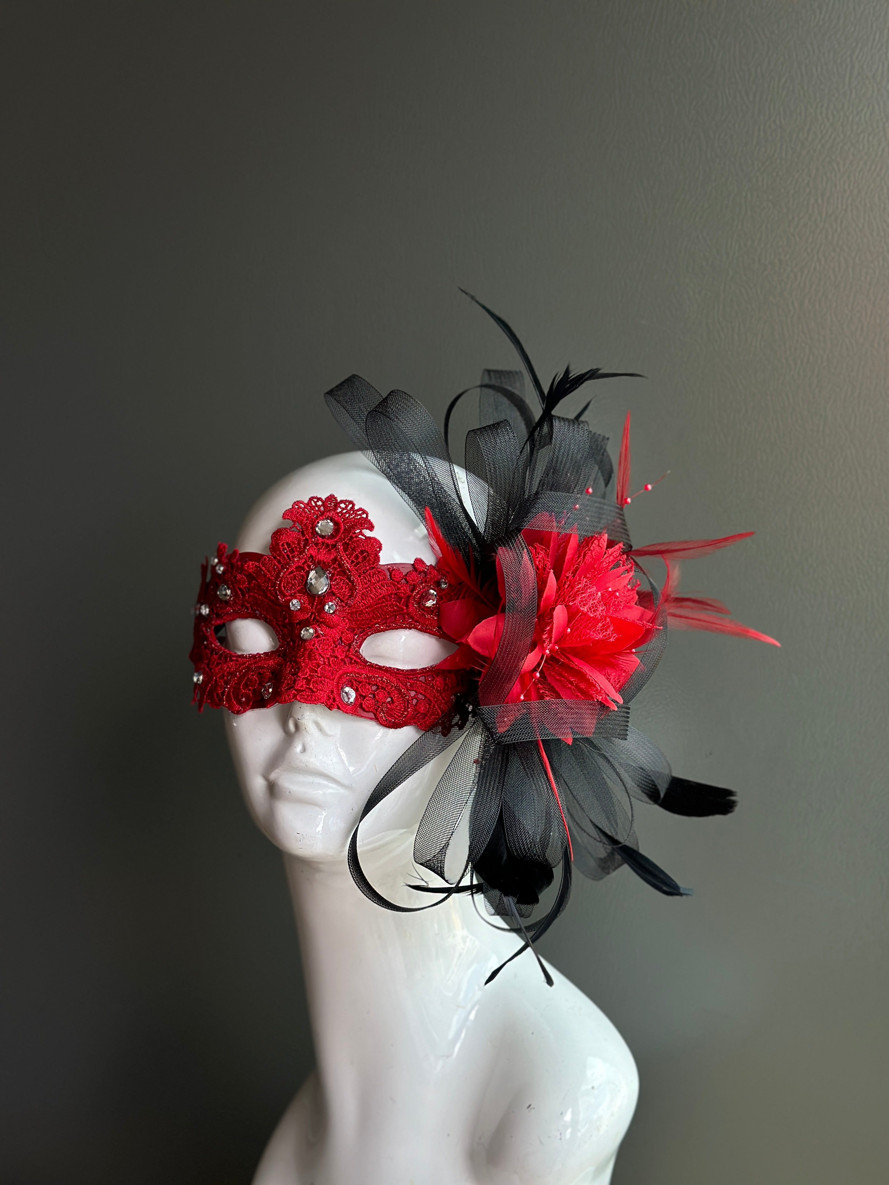 Macrame Feather Mask - Red Black