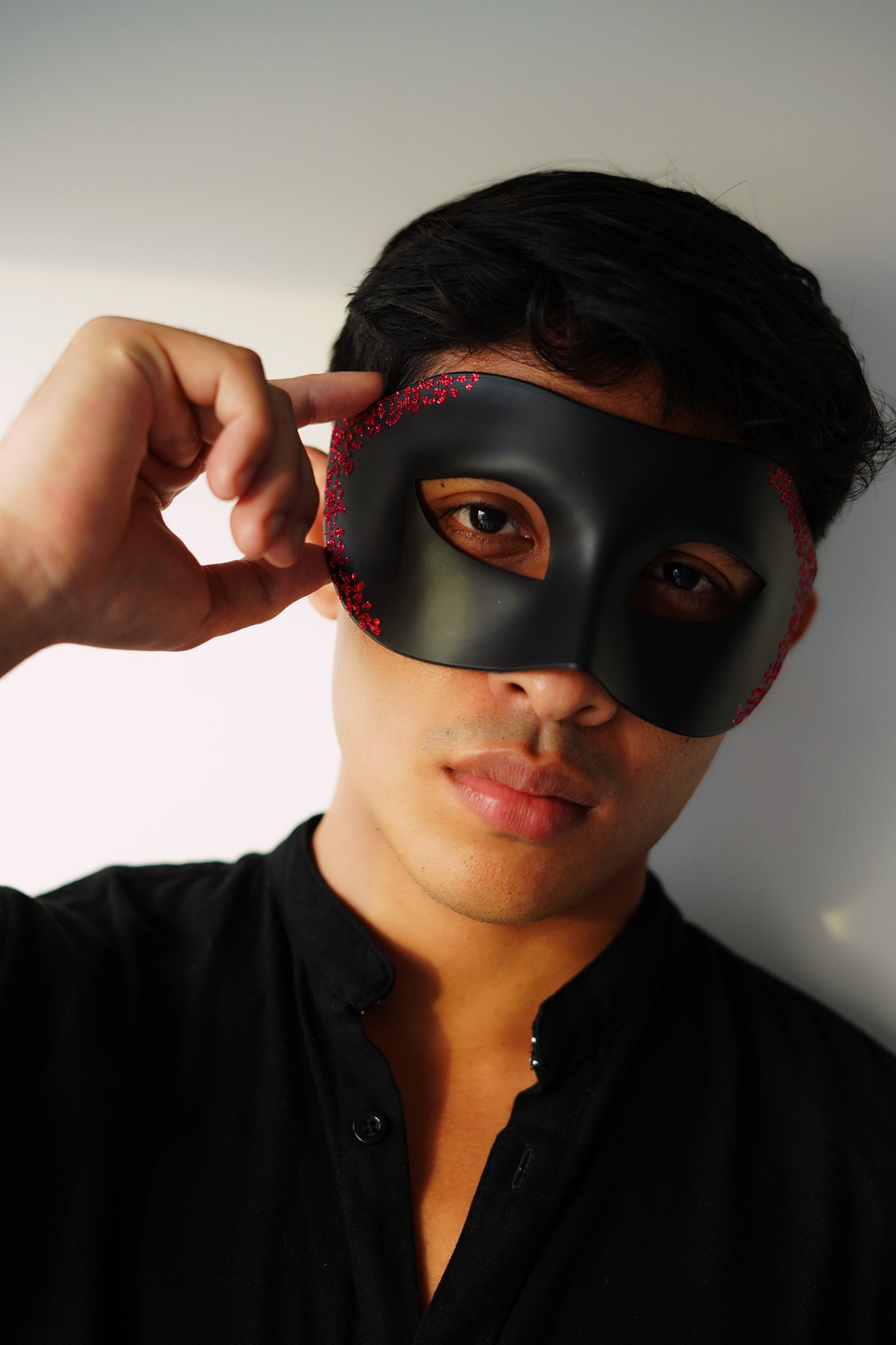 Red Filigree Mask - Black