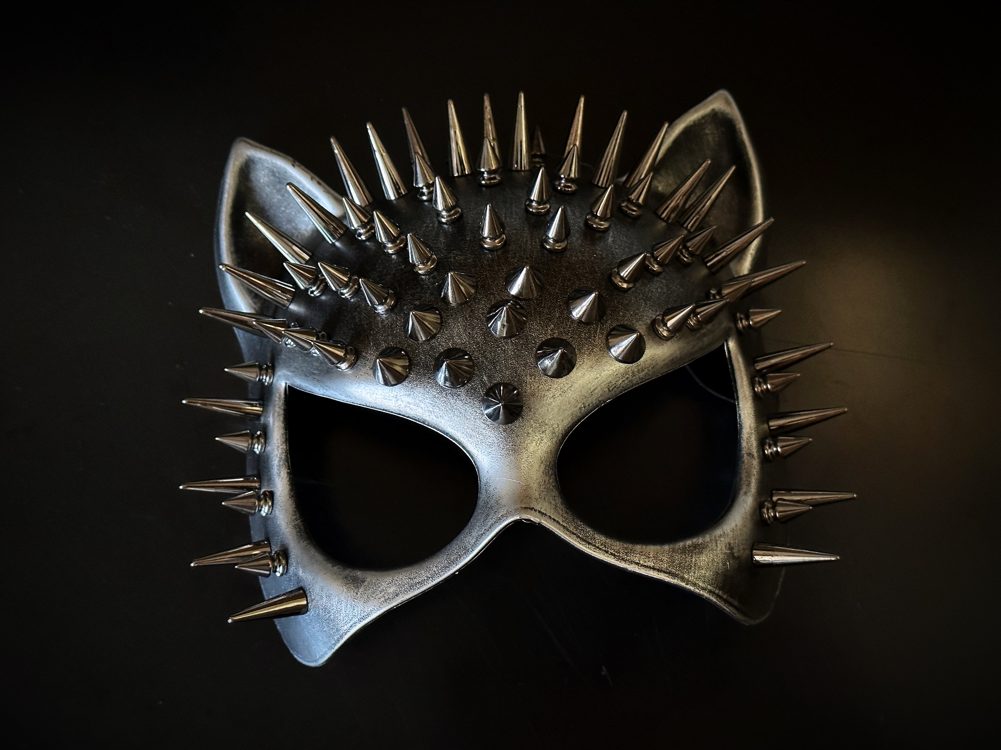Metallic silver cat ear masquerade mask with bold black ombré and dramatic silver spikes, styled for edgy party or Halloween looks.